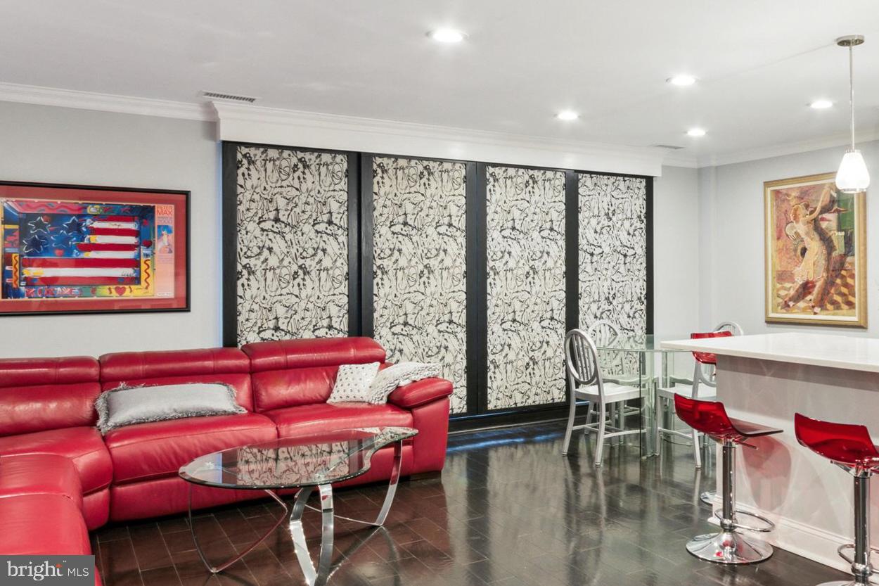 HOLLY HOUSE - Residential