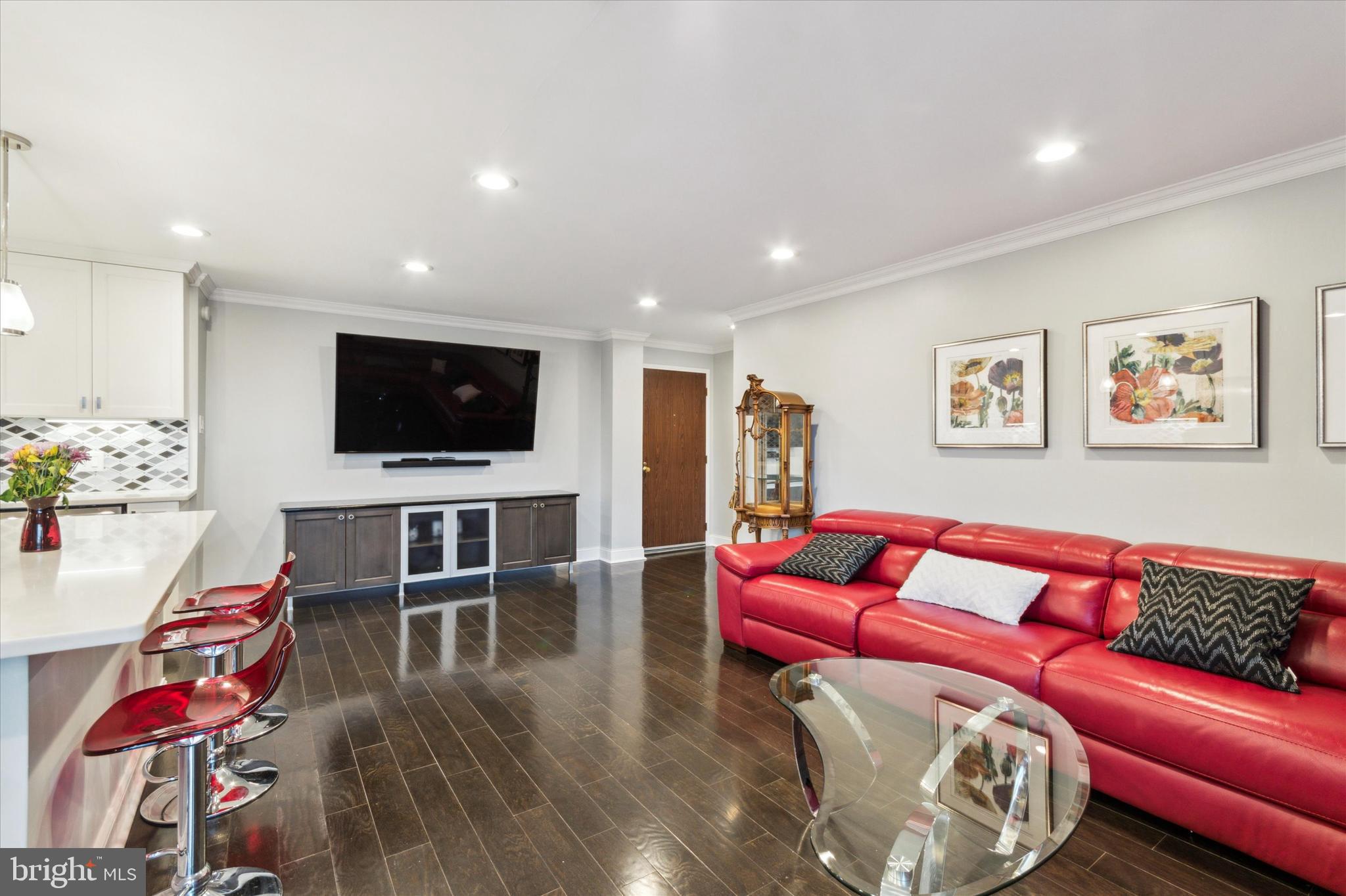 HOLLY HOUSE - Residential