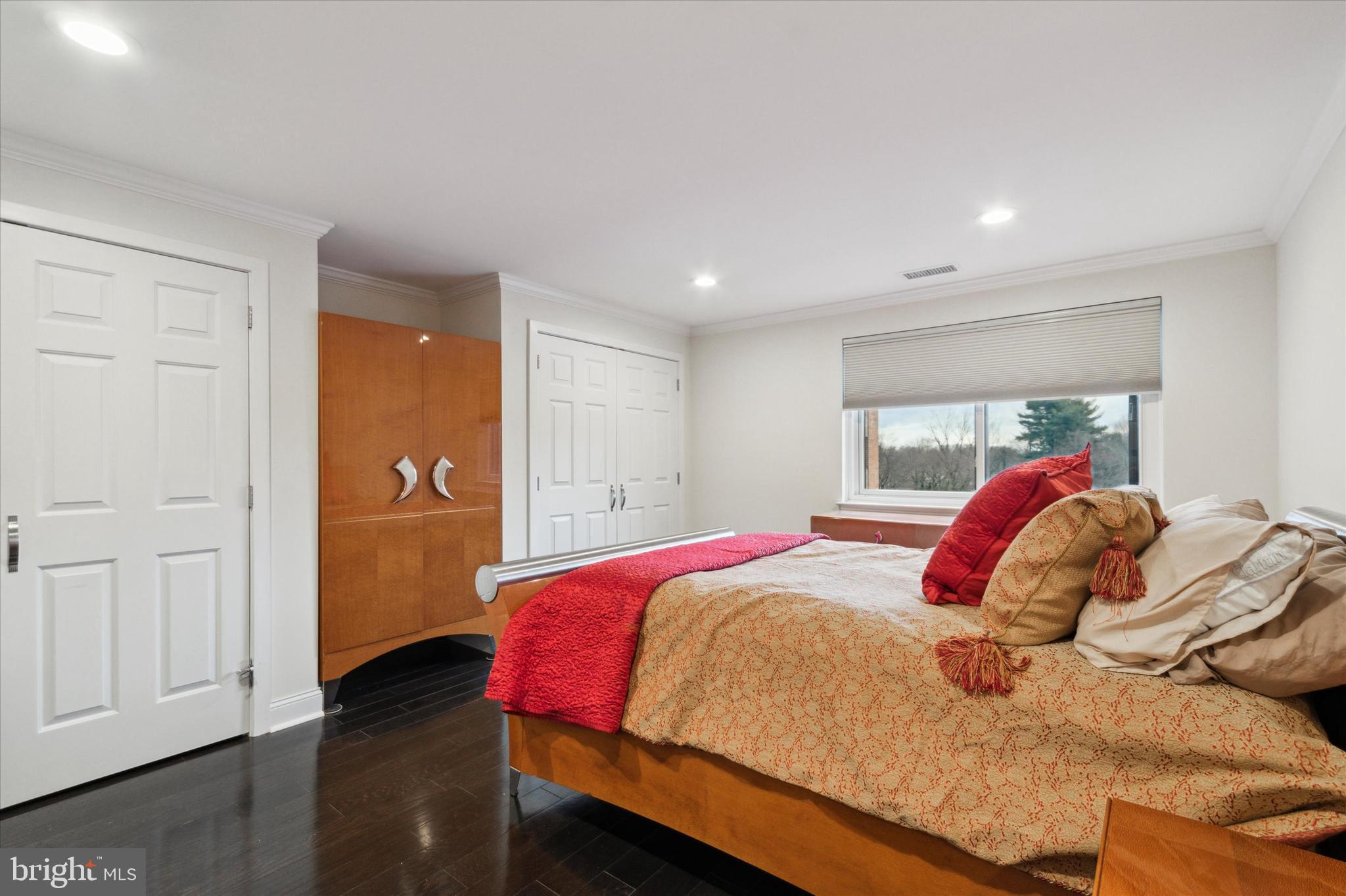 HOLLY HOUSE - Residential