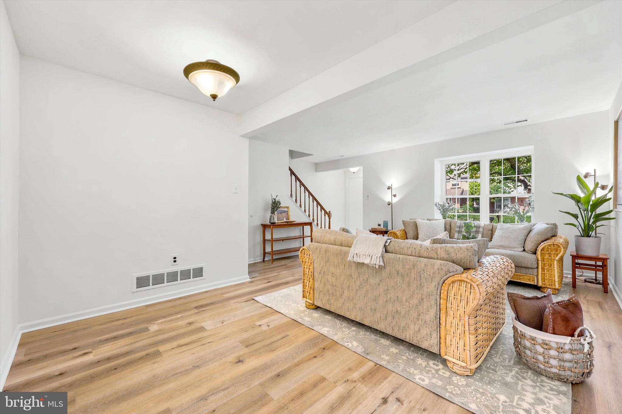 SAW MILL VALLEY - Residential