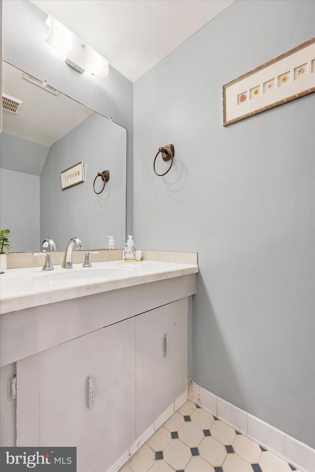 SAW MILL VALLEY - Residential