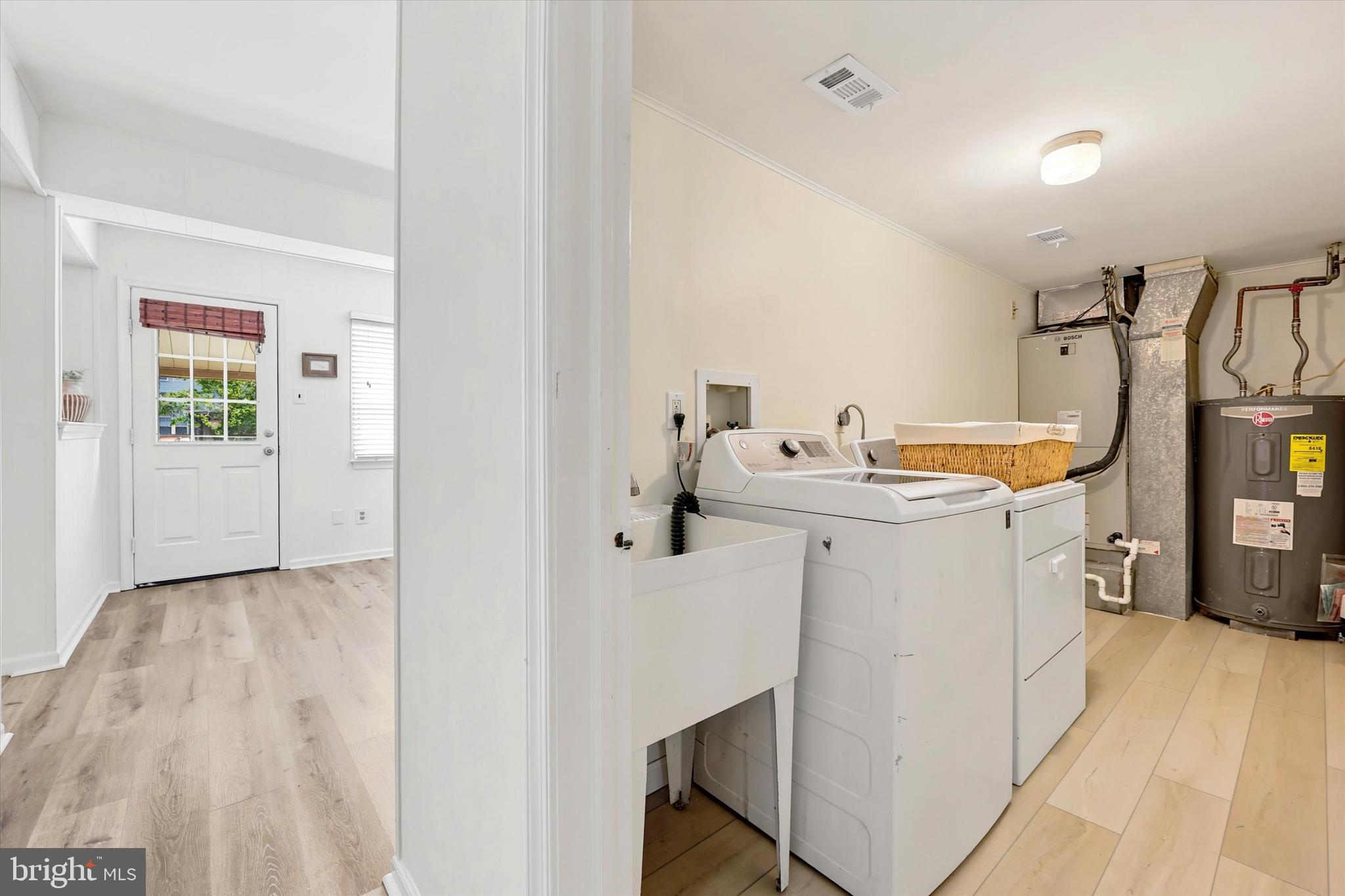 SAW MILL VALLEY - Residential