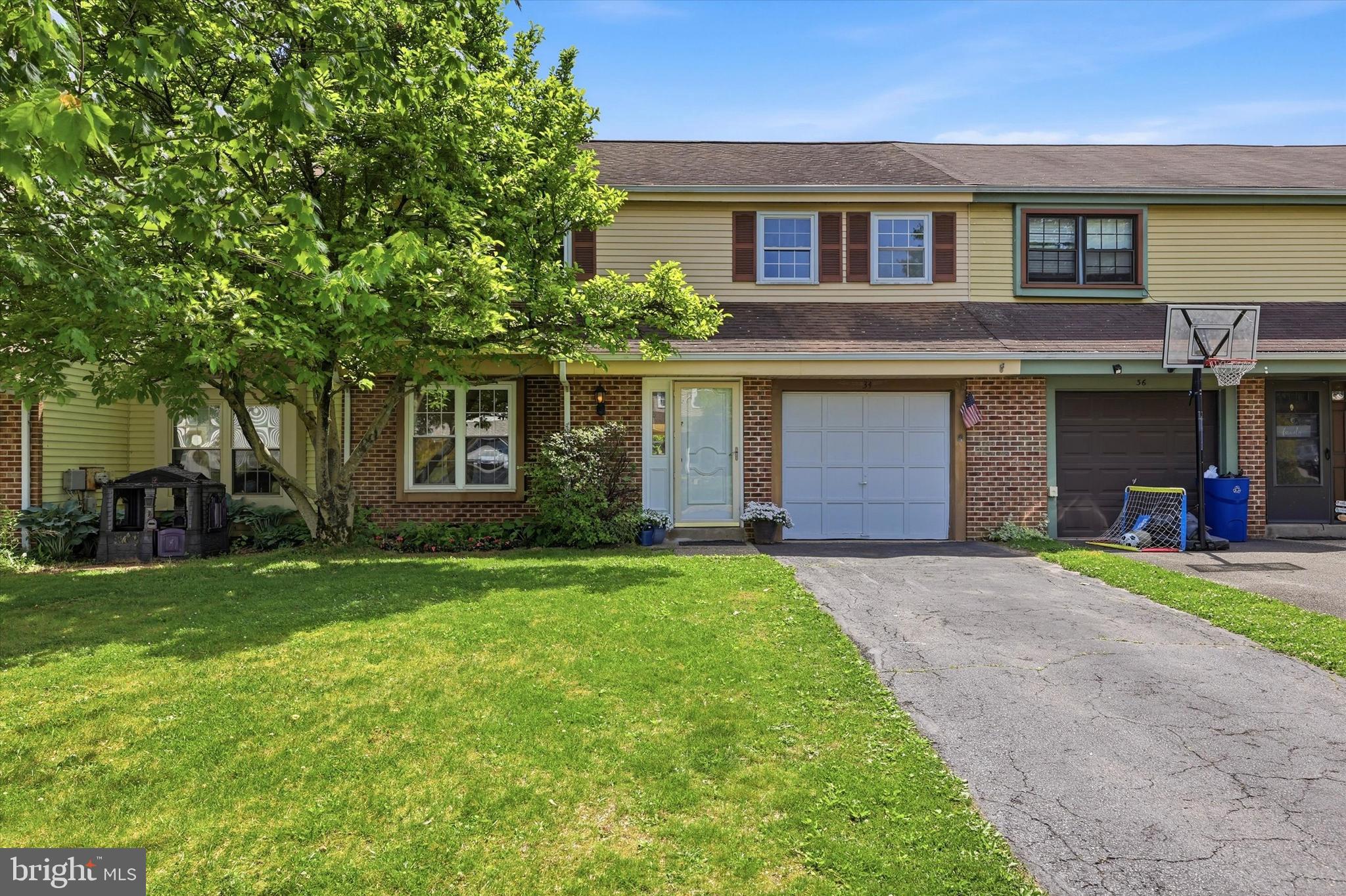 SAW MILL VALLEY - Residential