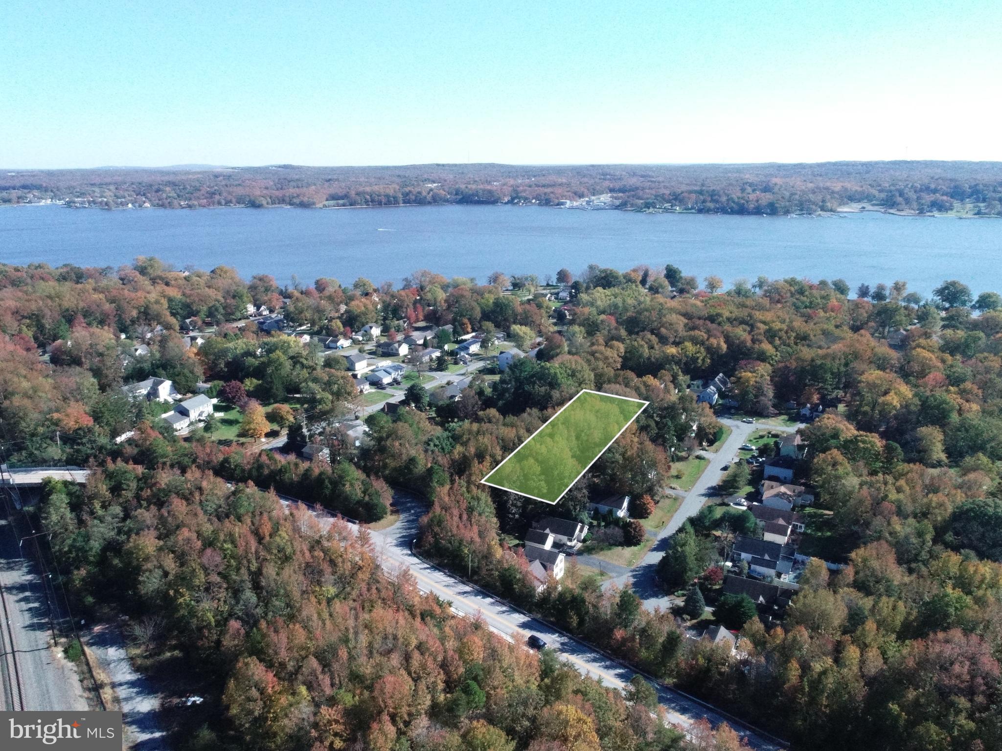 Great wooded building lot in Charlestown Manor!   Buyer to check with Town and County and do own due diligence.   Priced to sell!