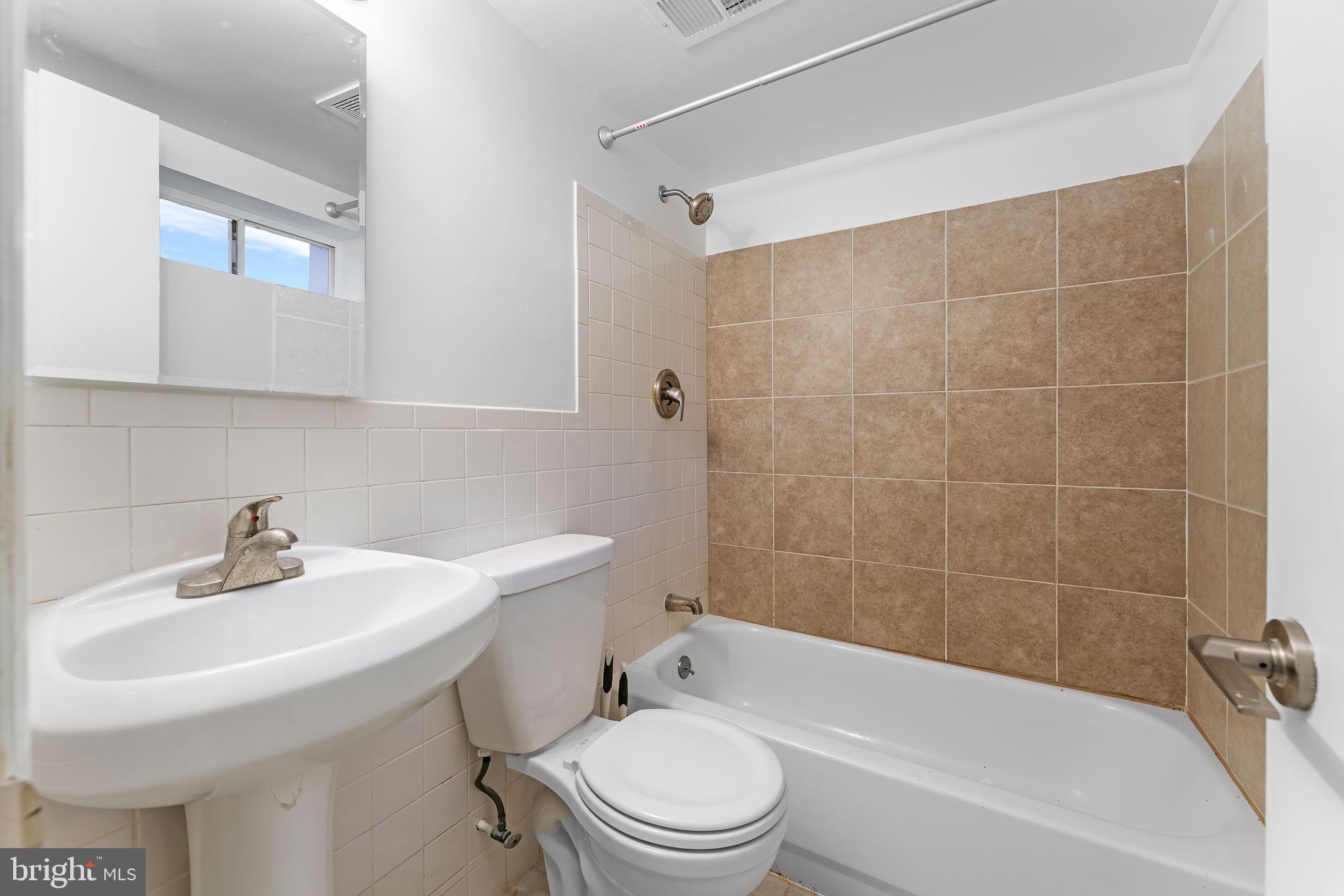 MUNSON HILL - Residential Lease