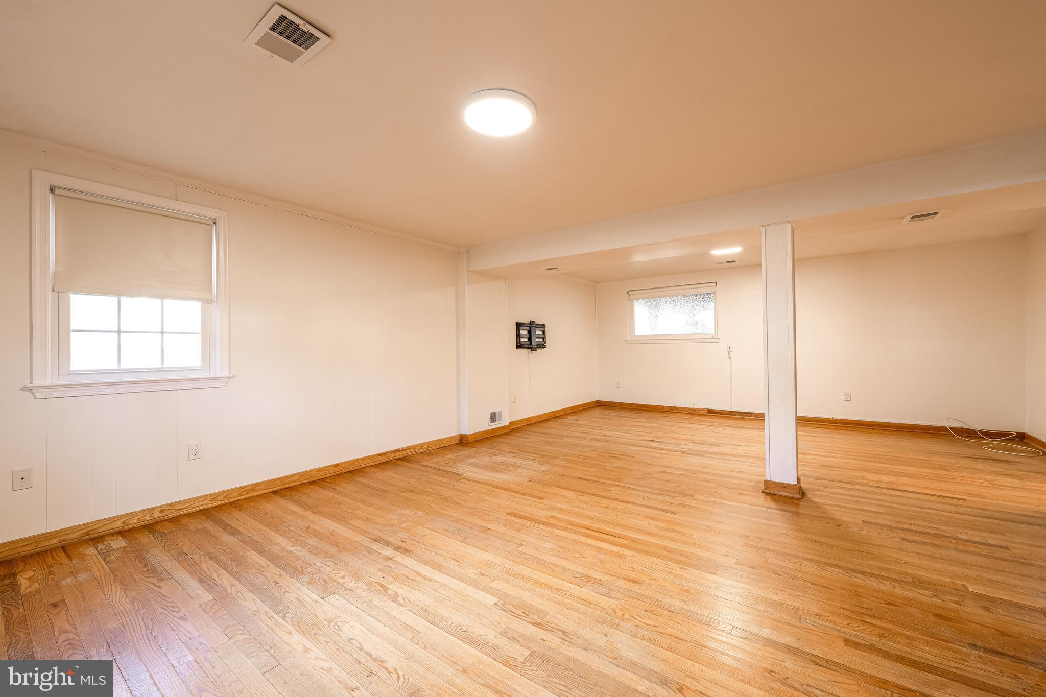 STONEYBROOKE - Residential Lease