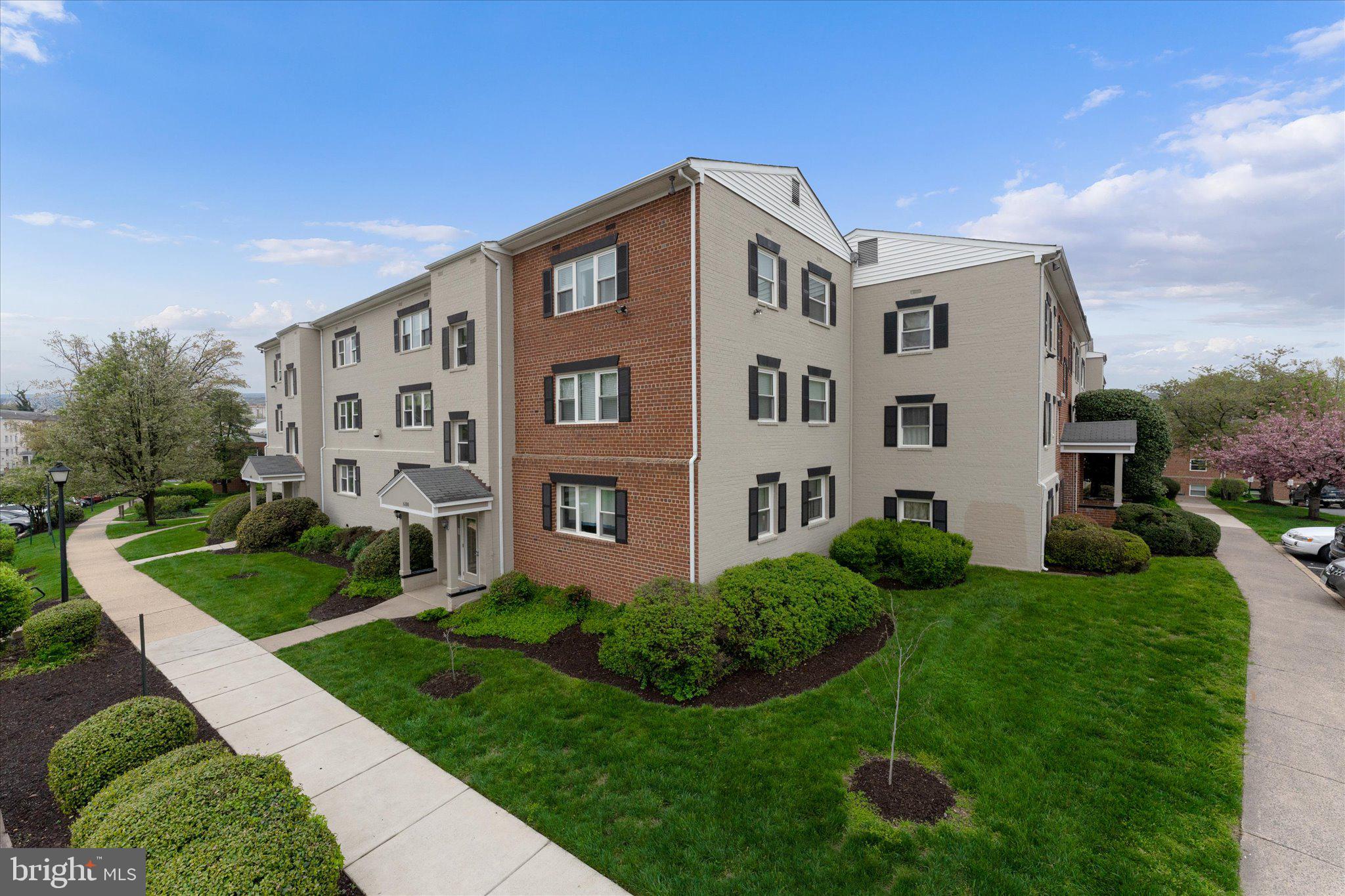 HOLLYBROOKE - Residential Lease