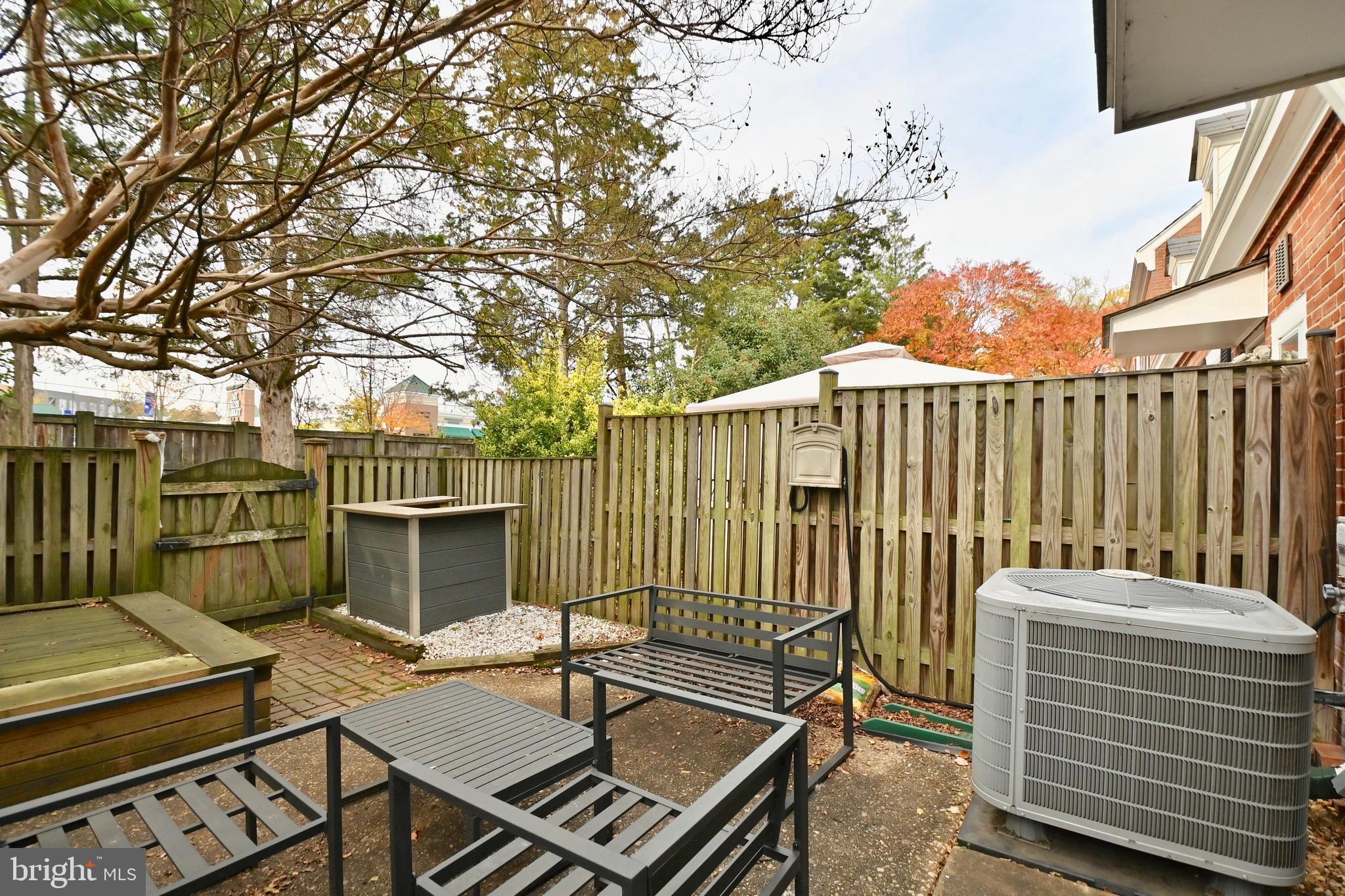 FAIRLINGTON ARBORS - Residential