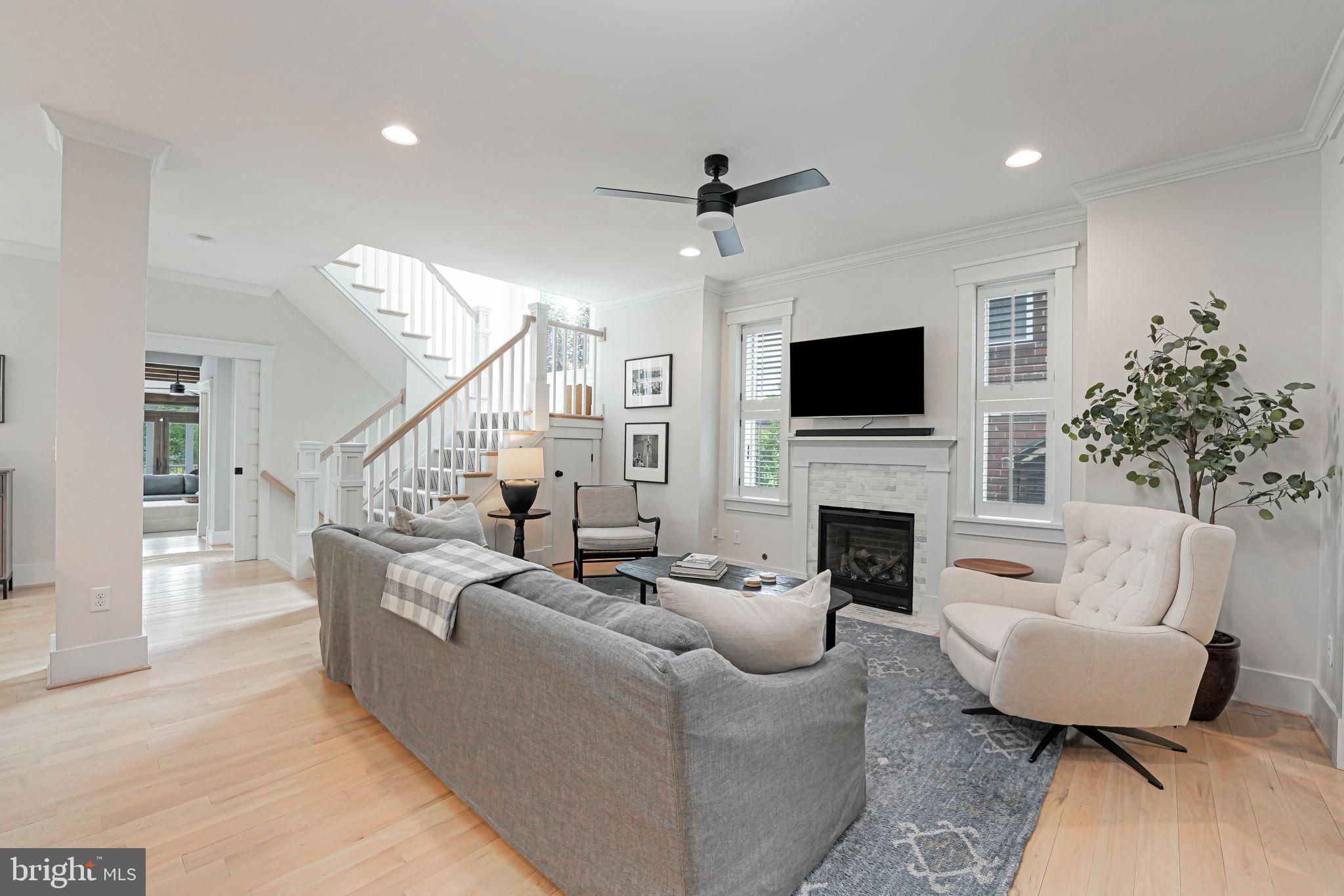 ROSEMONT PARK - Residential