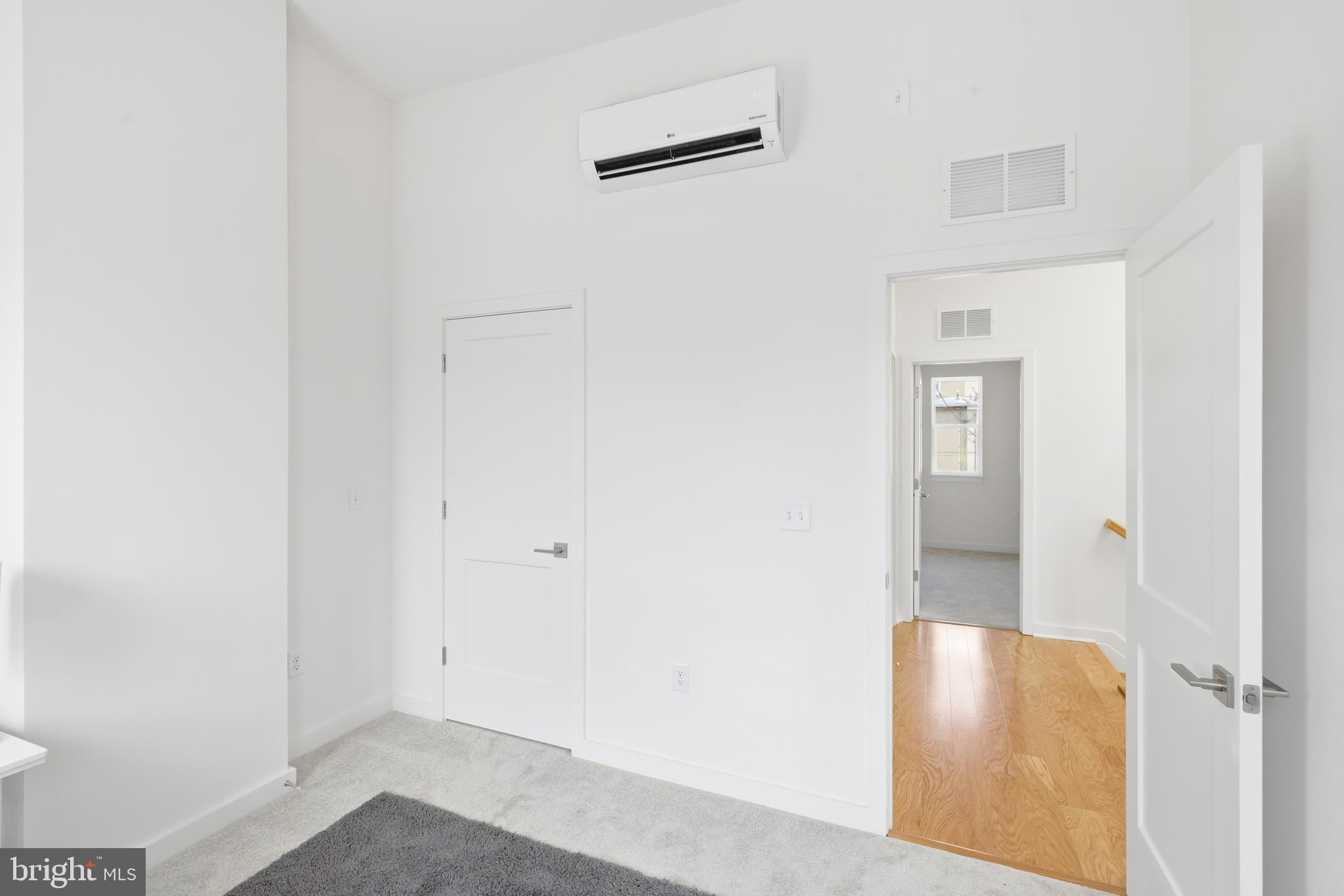 JOHNSTON SQUARE - Residential