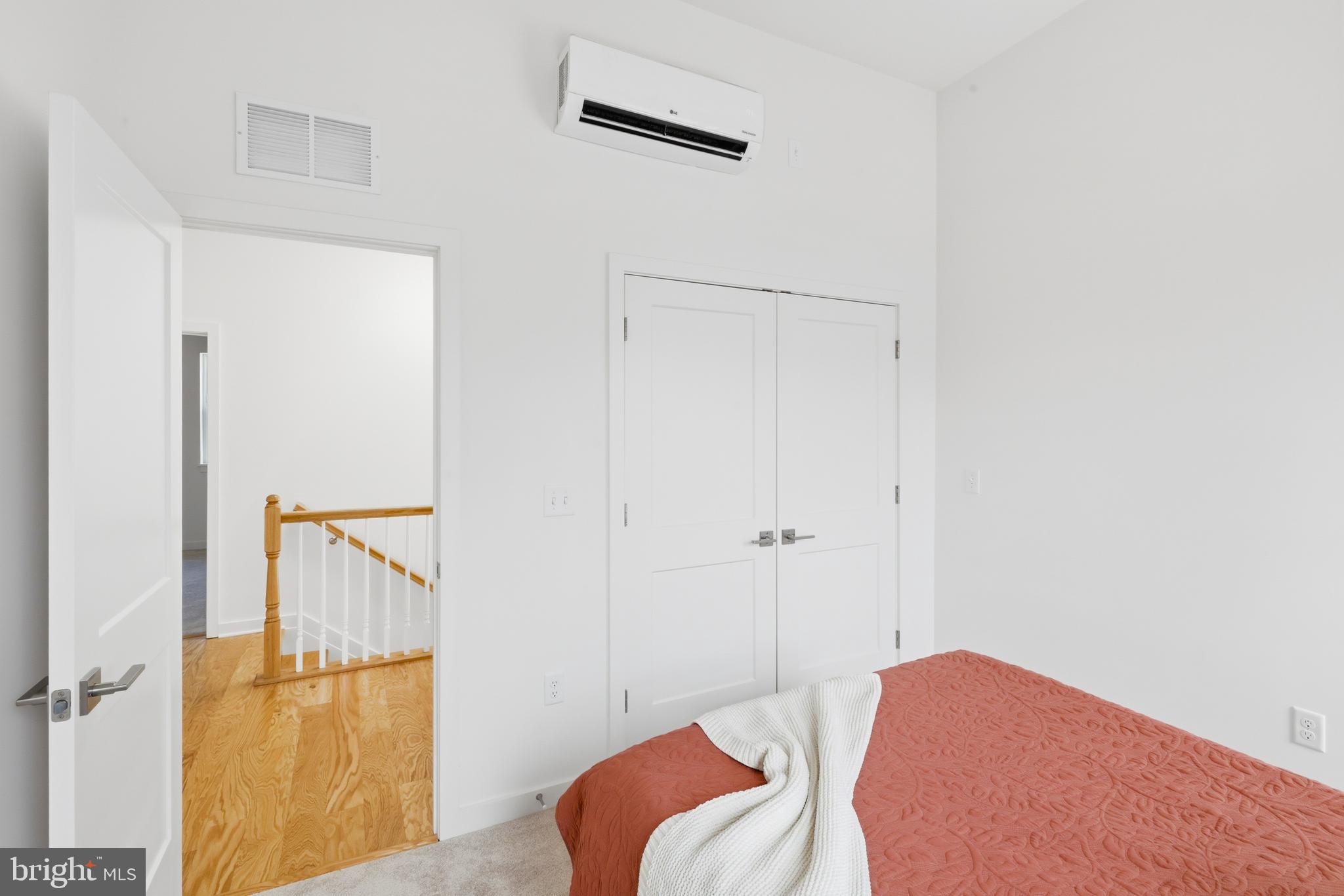 JOHNSTON SQUARE - Residential