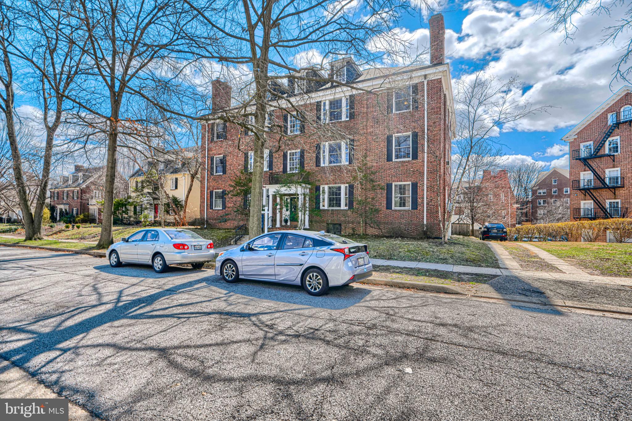 ROLAND PARK - Residential