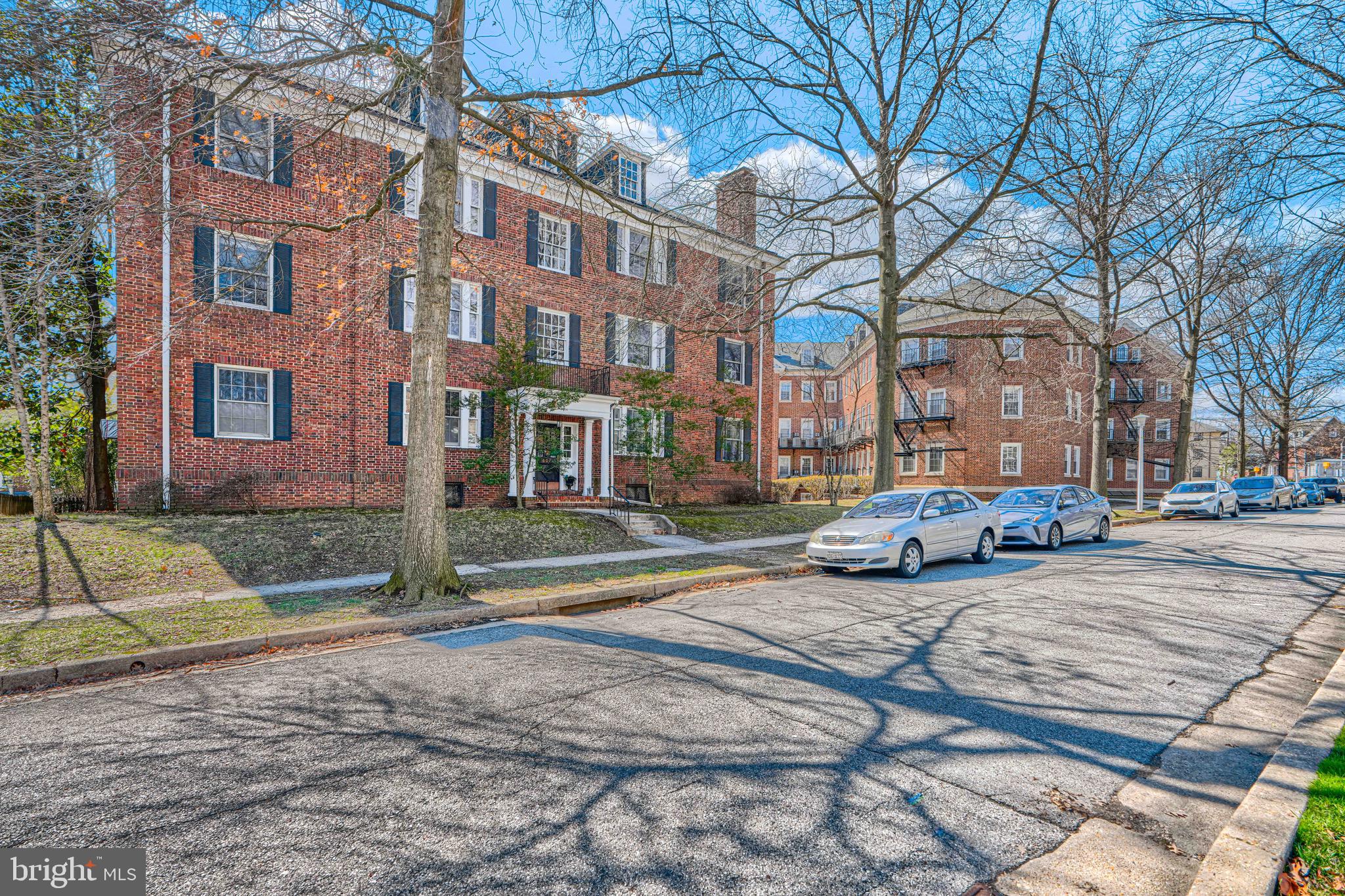 ROLAND PARK - Residential