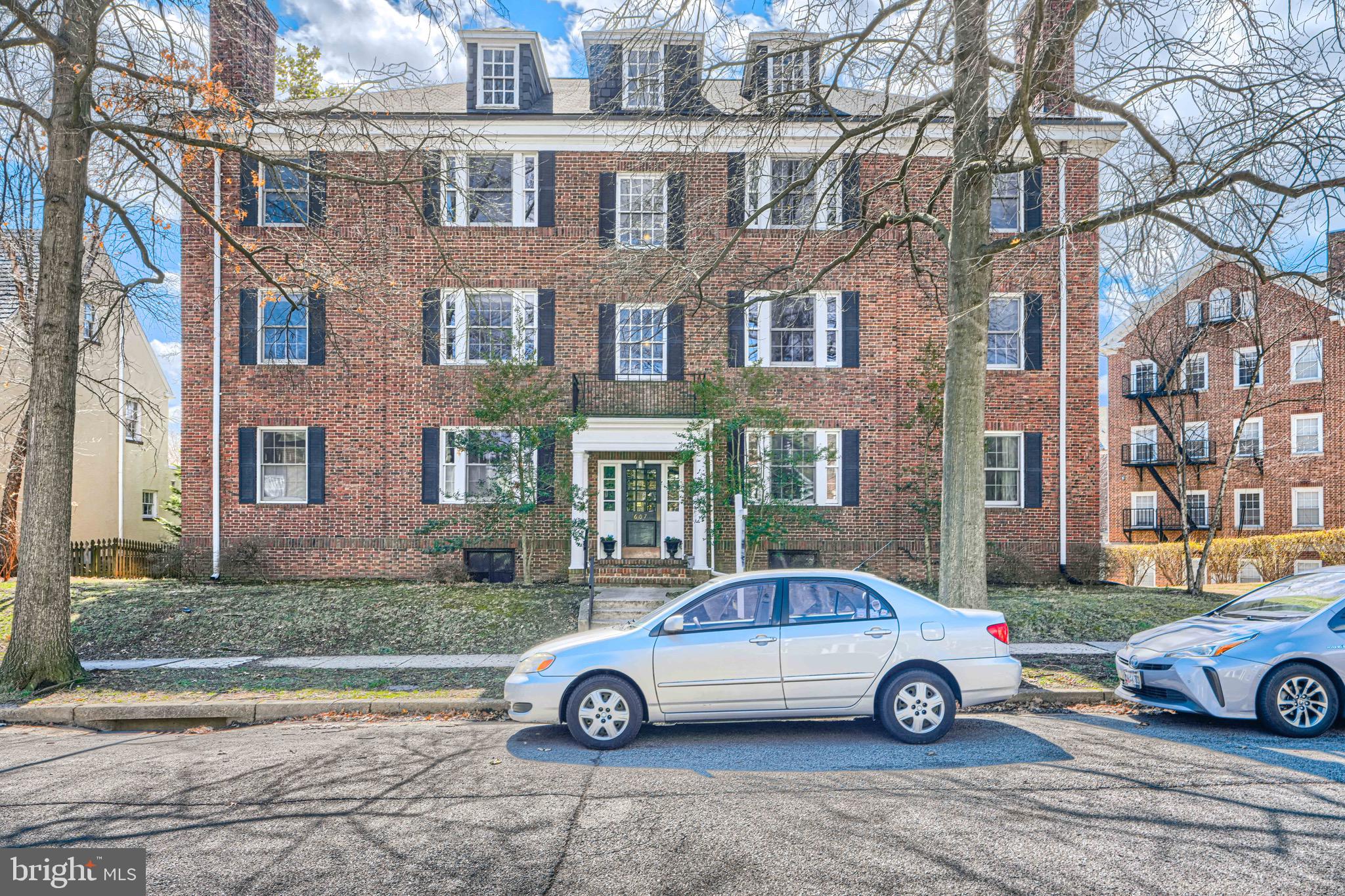 ROLAND PARK - Residential