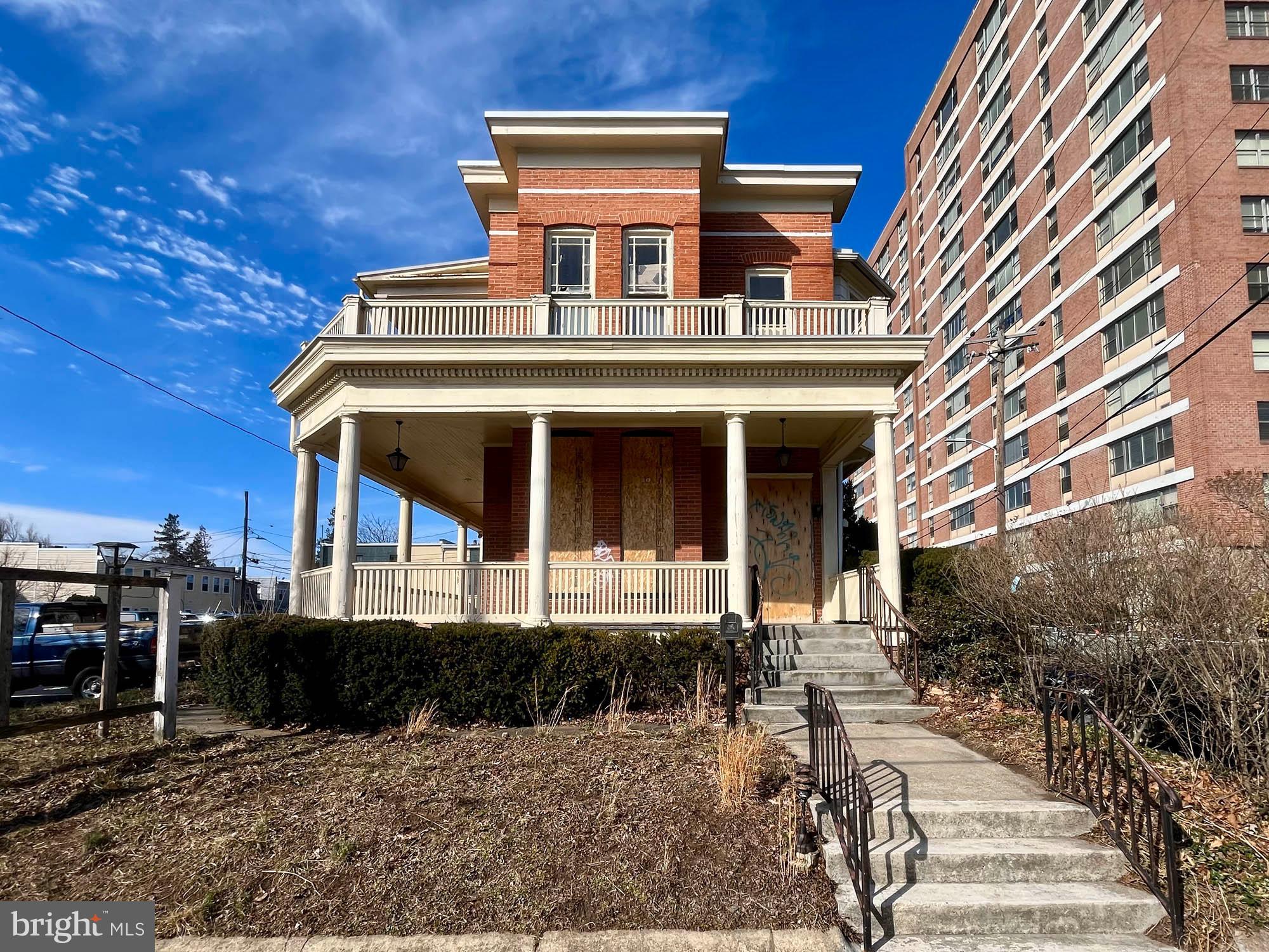 HAMPDEN HISTORIC DISTRICT - Residential Income