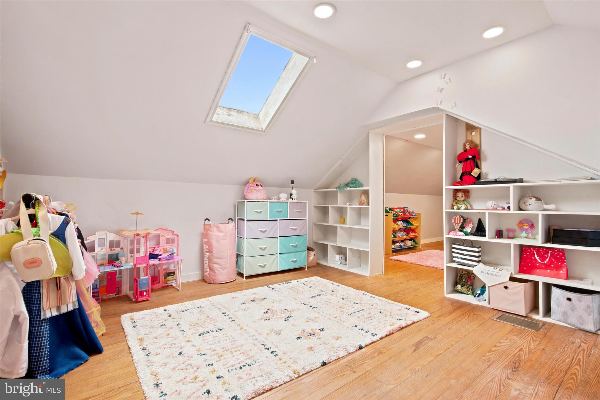CURRAN TERRACE - Residential
