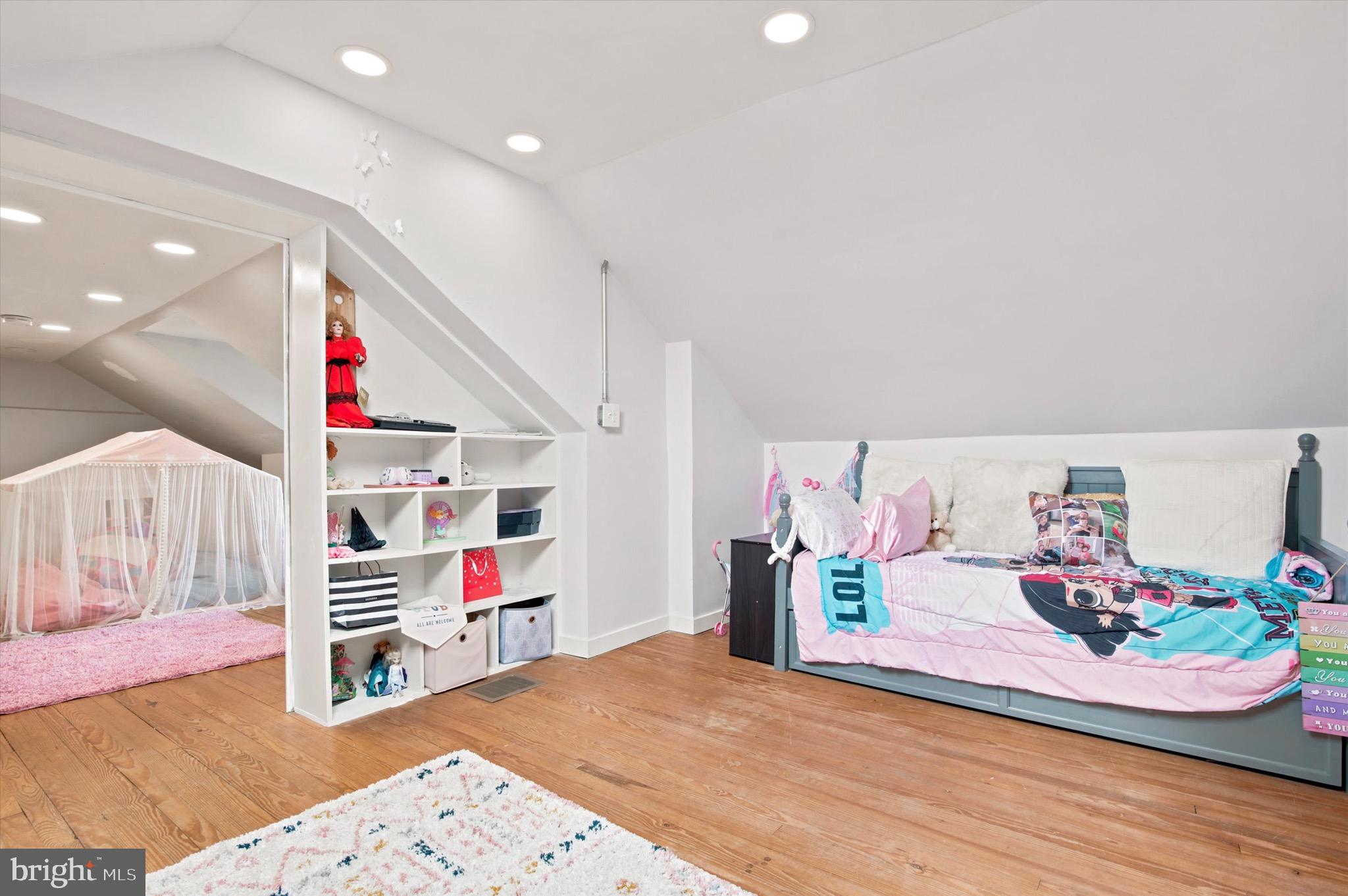 CURRAN TERRACE - Residential