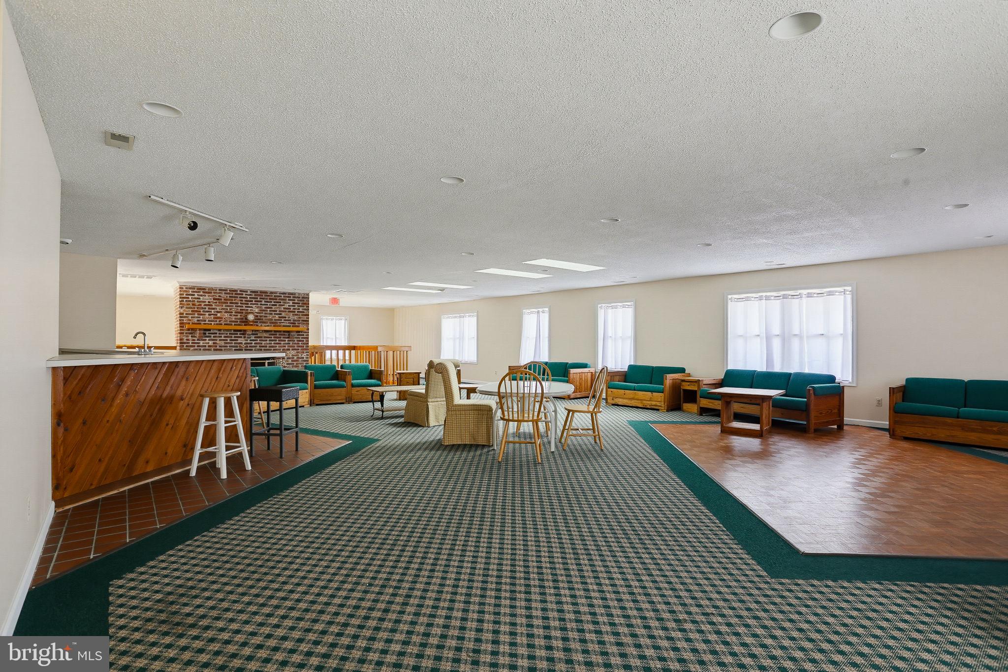 THOMPSON CREEK CONDOS - Residential