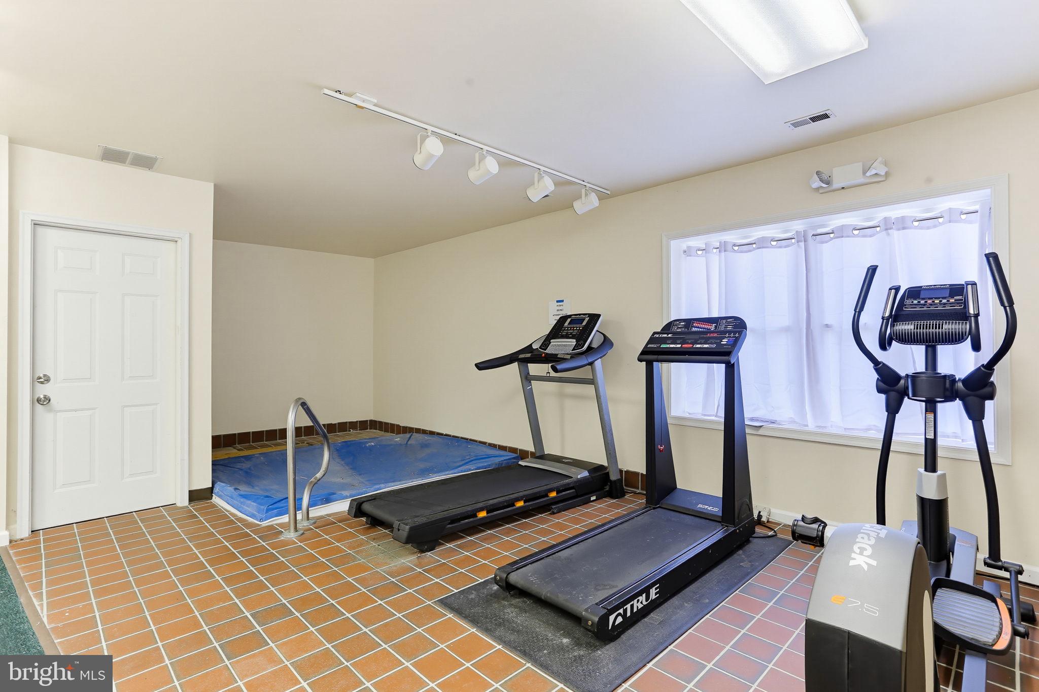 THOMPSON CREEK CONDOS - Residential