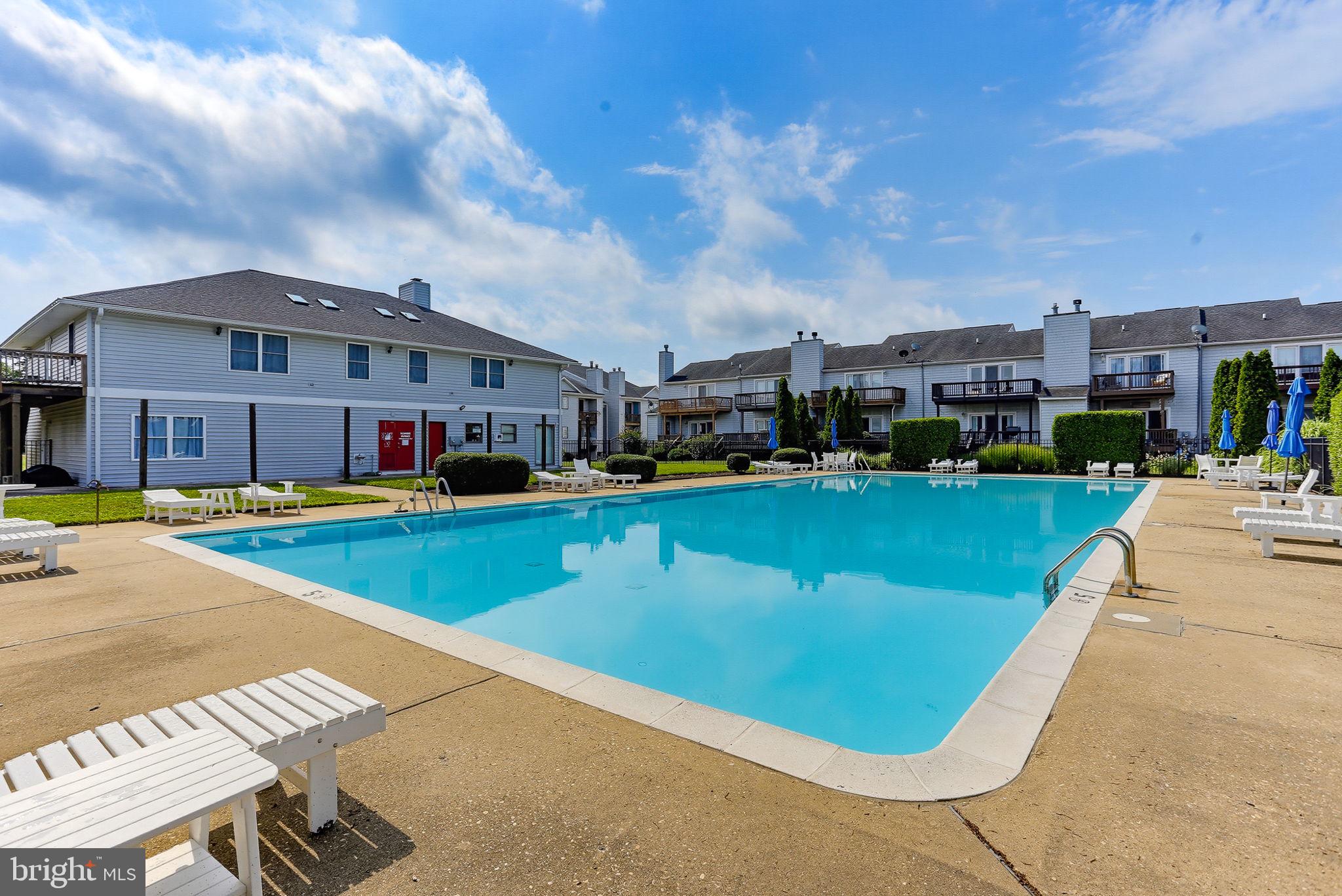THOMPSON CREEK CONDOS - Residential