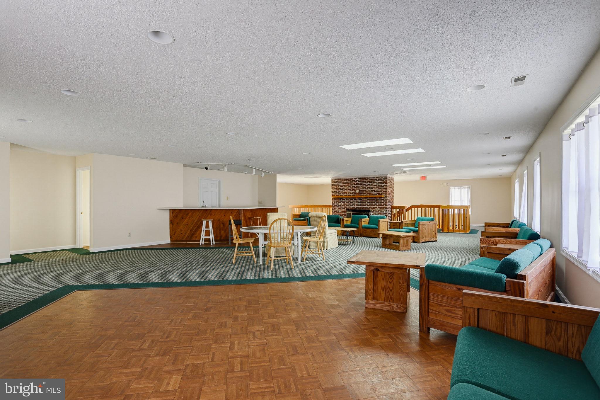 THOMPSON CREEK CONDOS - Residential