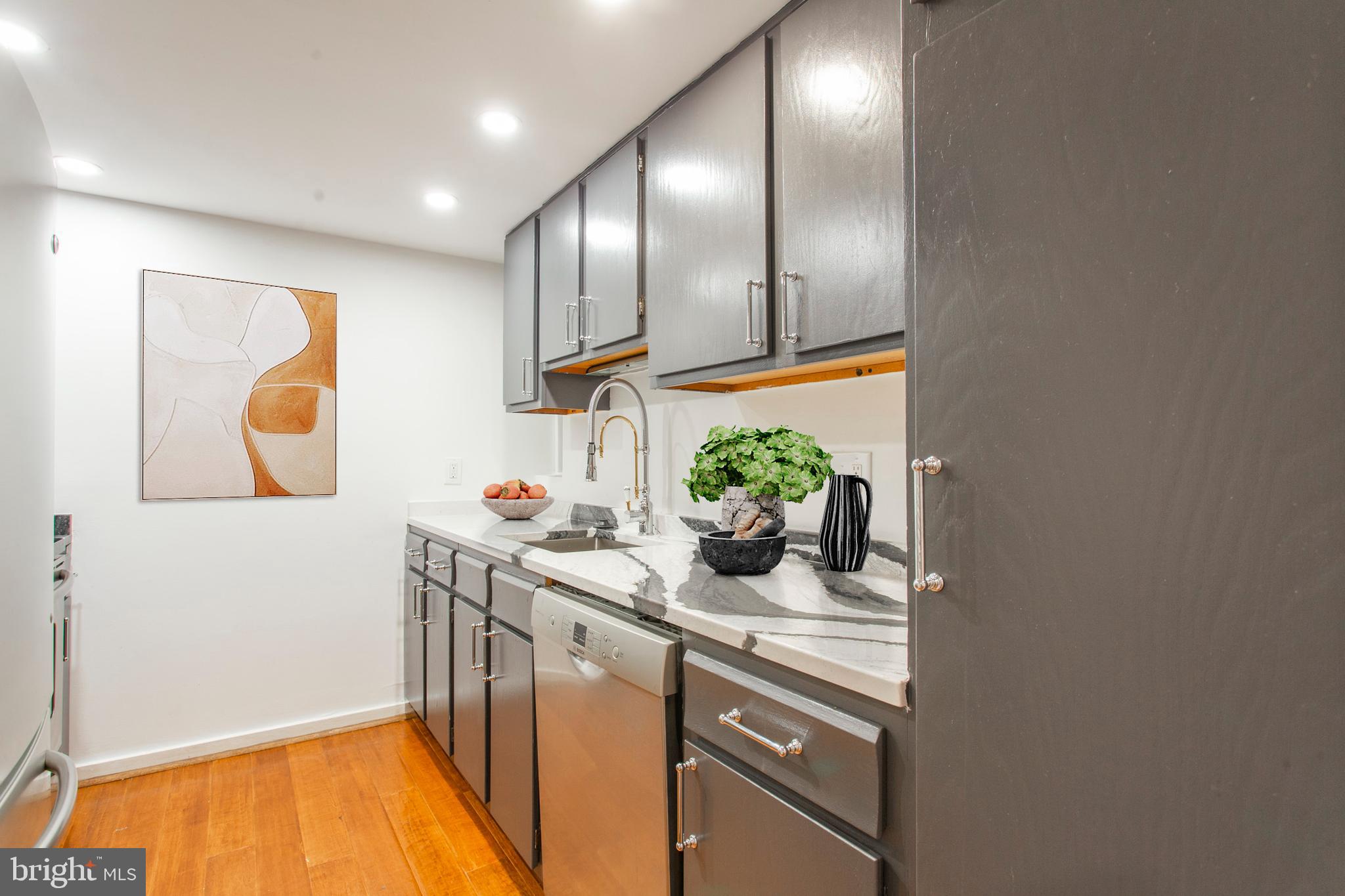 WASHINGTON SQ WEST - Residential
