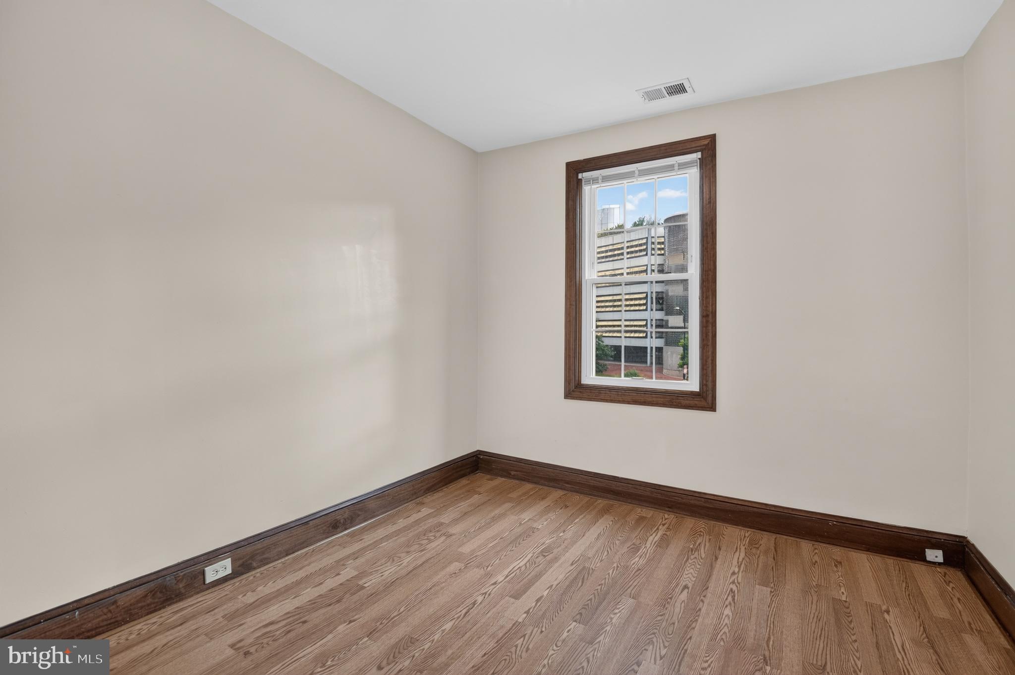 VAN NESS - Residential Income