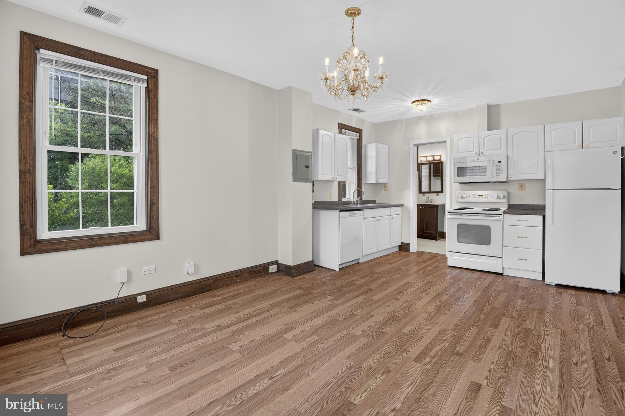 VAN NESS - Residential Income