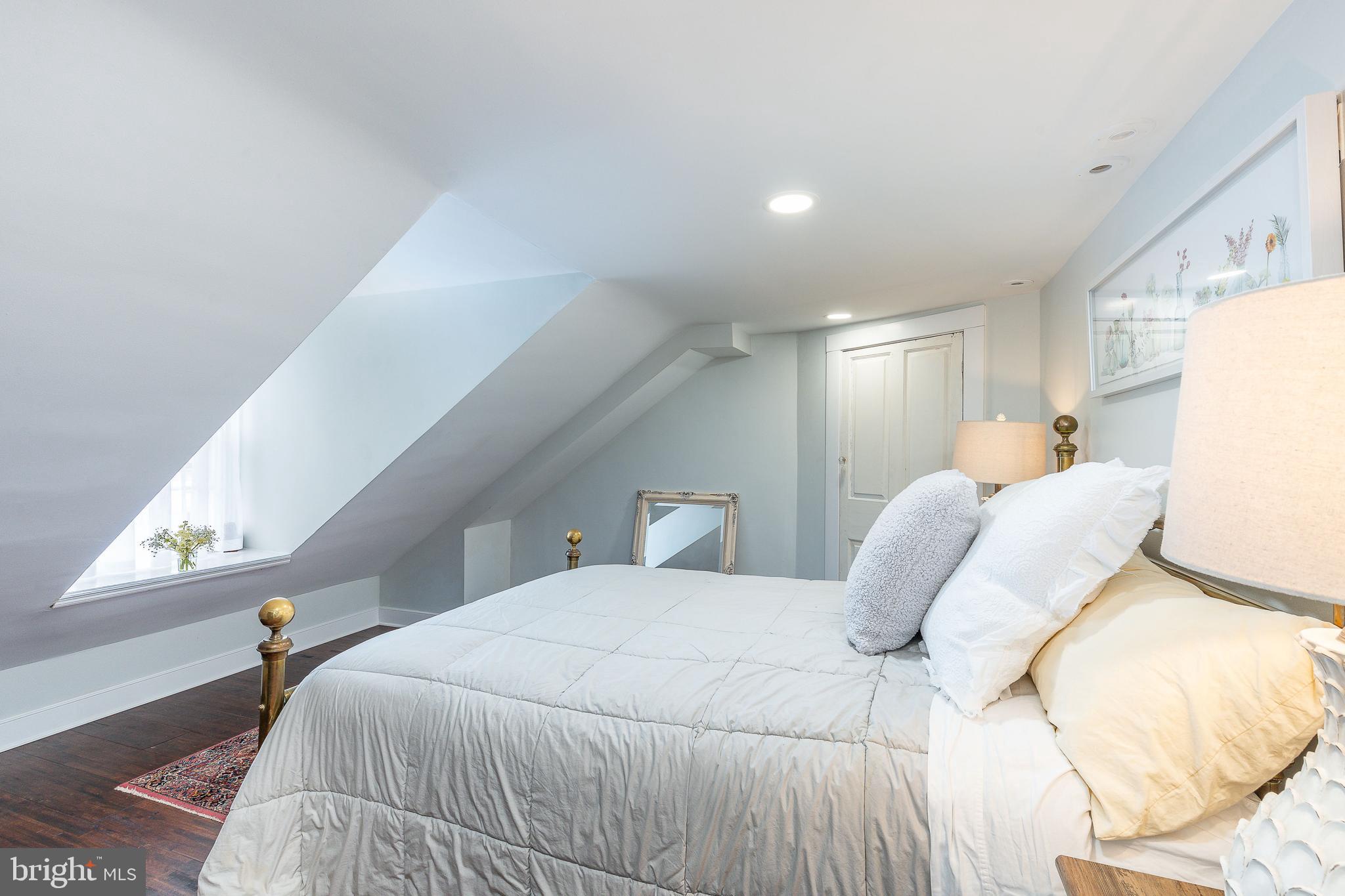 SOCIETY HILL - Residential
