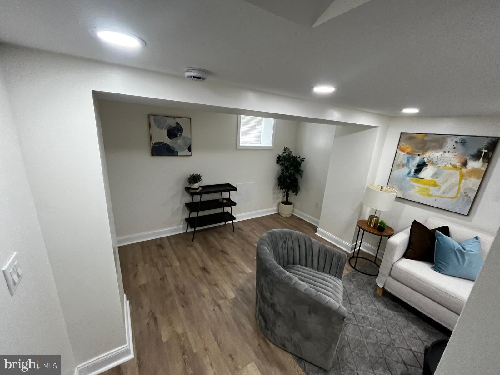 BIDDLE STREET - Residential