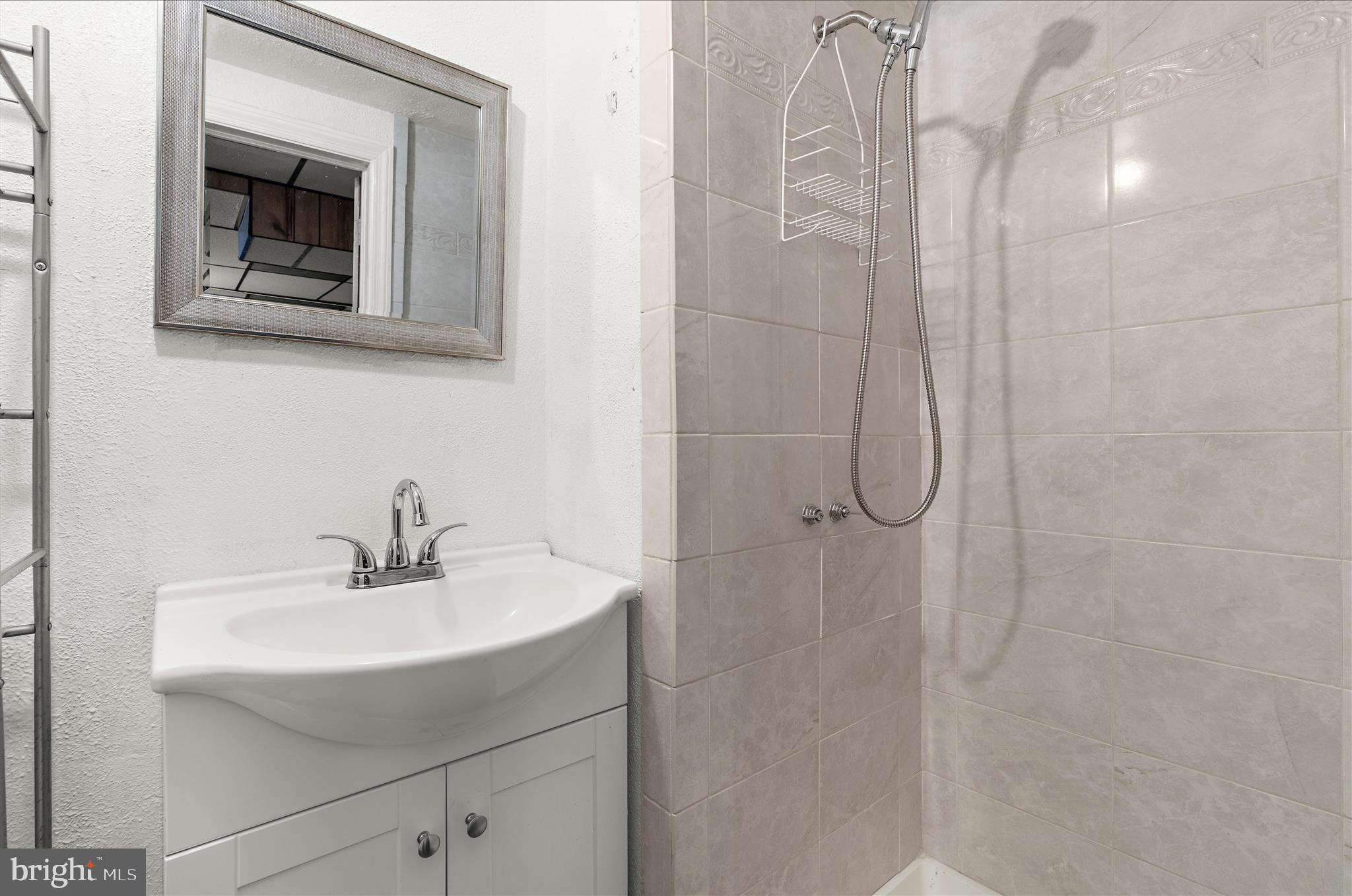 EDNOR GARDENS - LAKESIDE - Residential