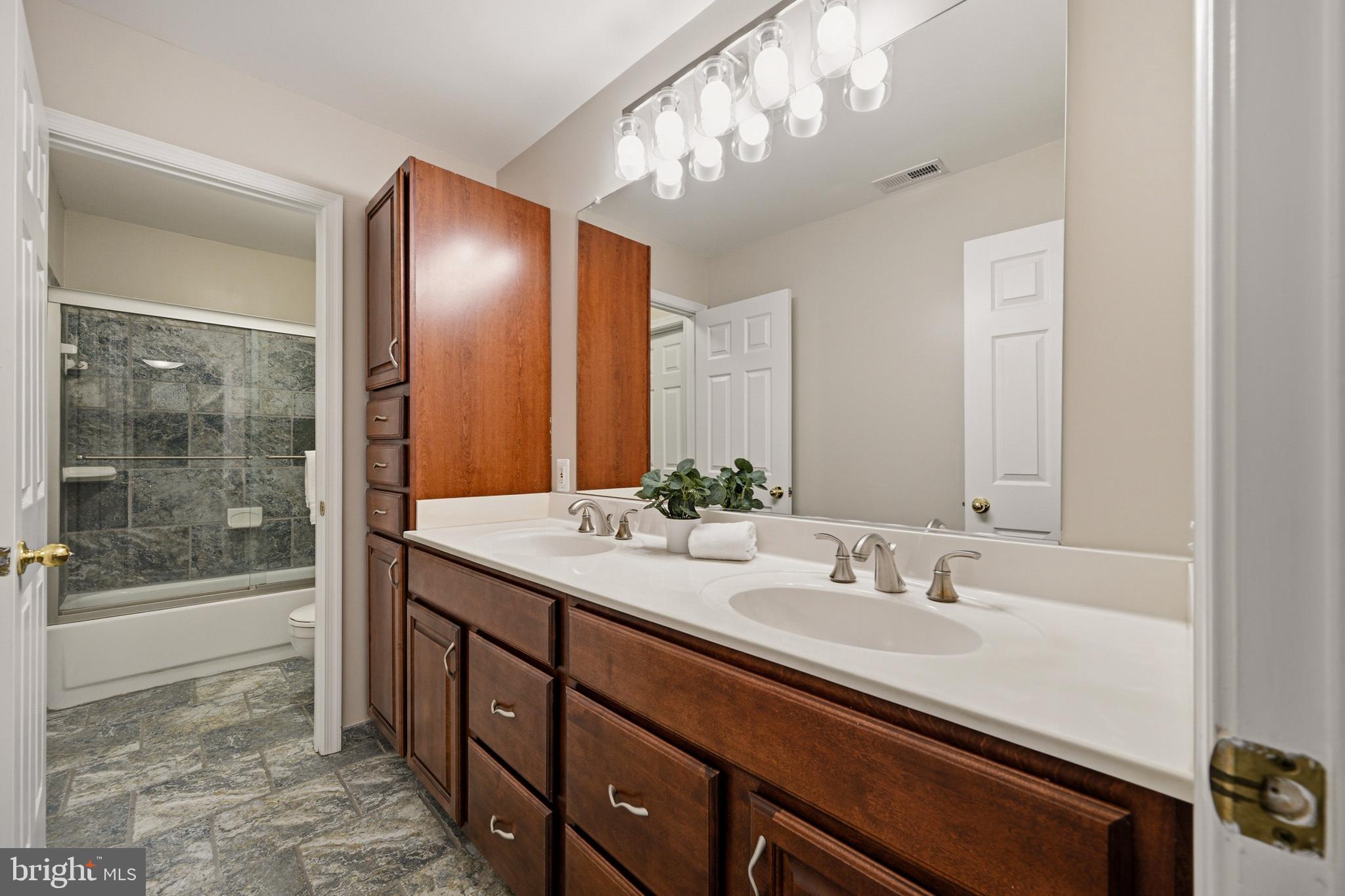 BRAMPTON HILLS - Residential