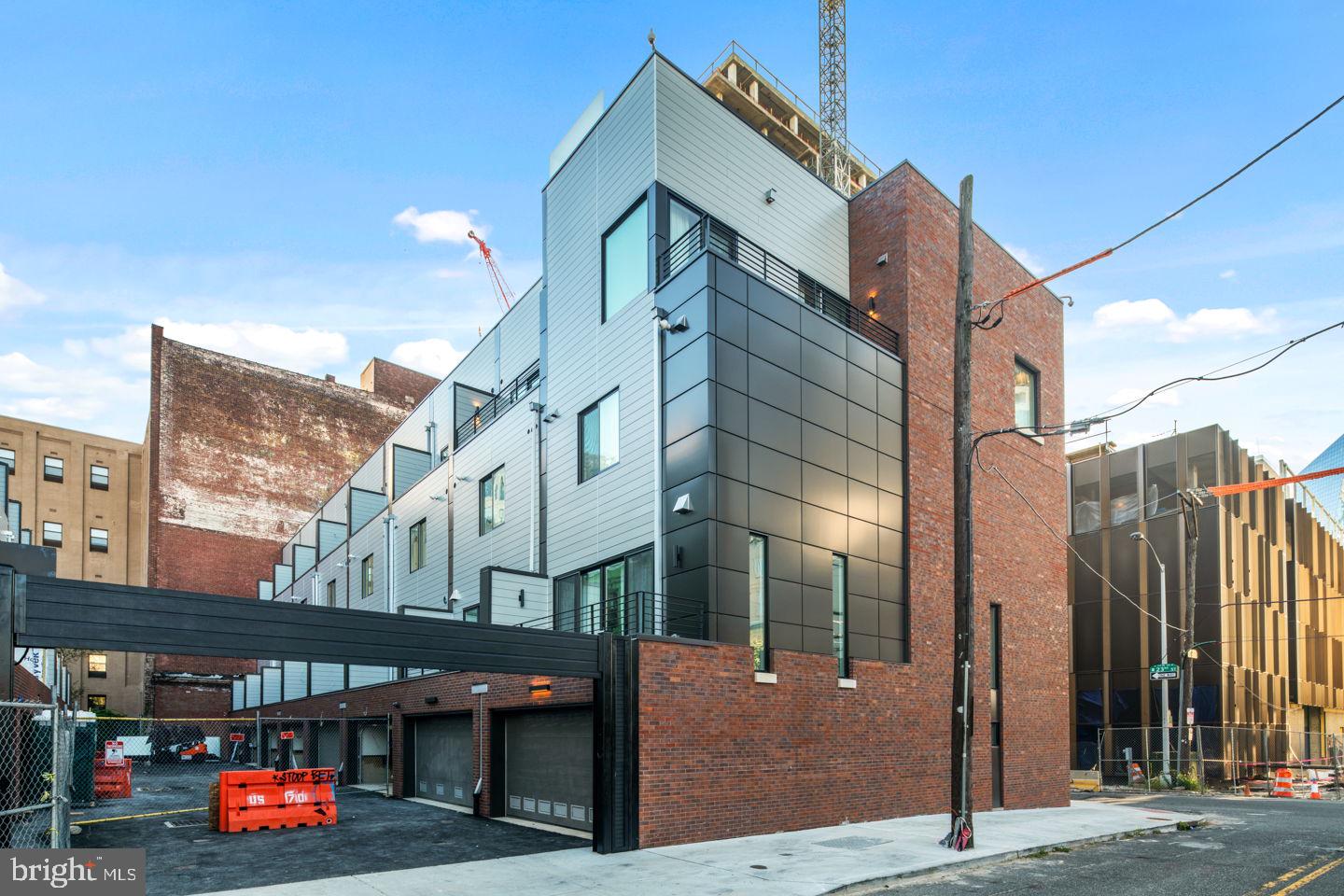 LOGAN SQUARE - Residential