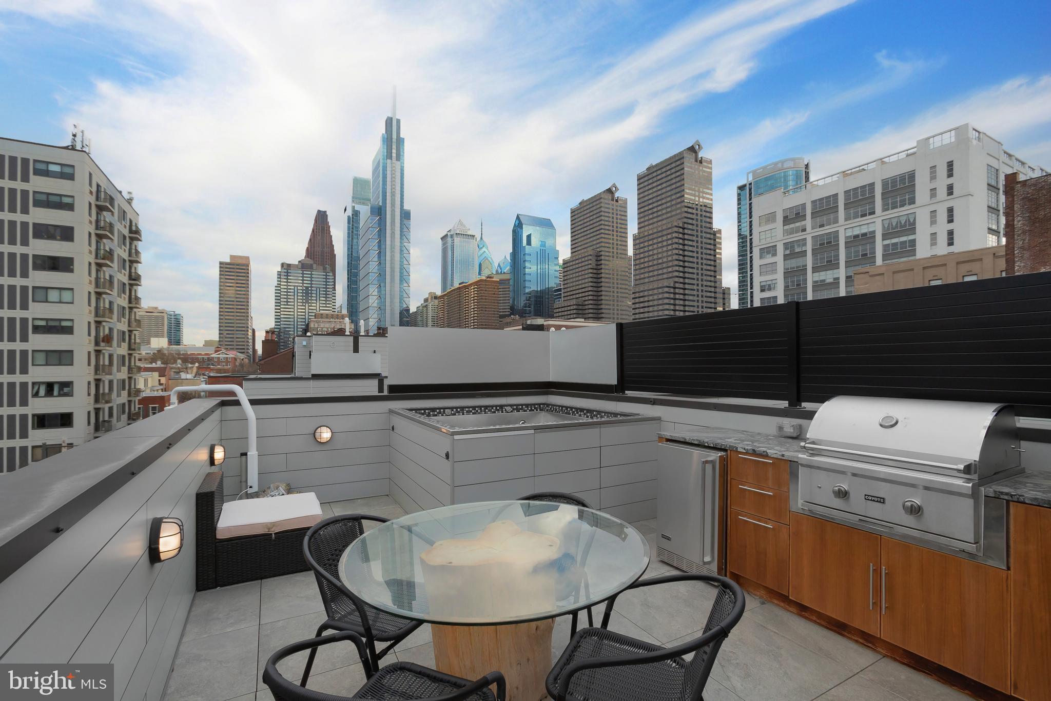LOGAN SQUARE - Residential