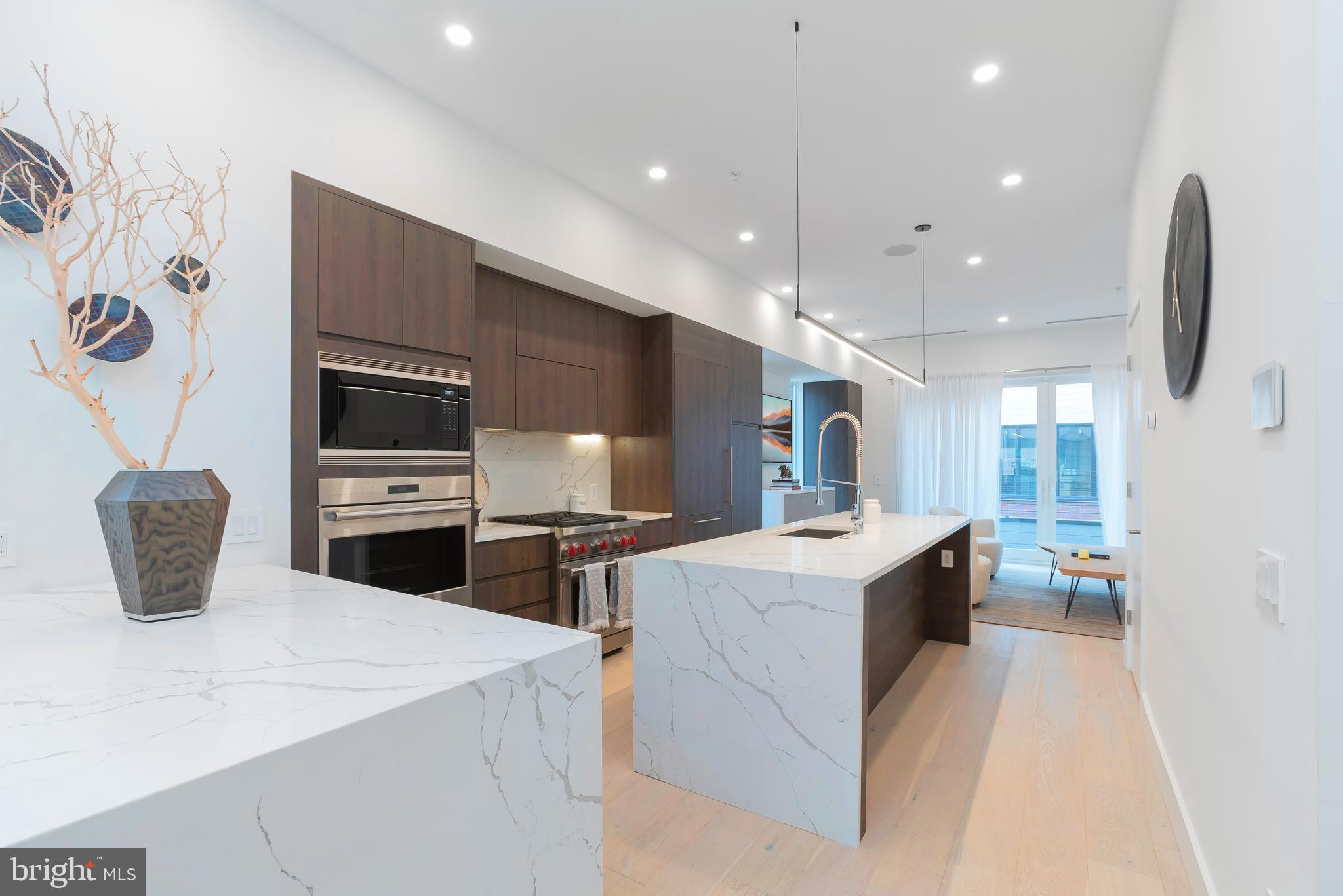 LOGAN SQUARE - Residential