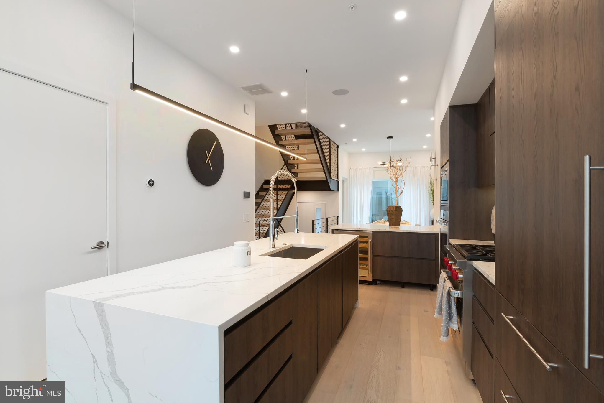 LOGAN SQUARE - Residential