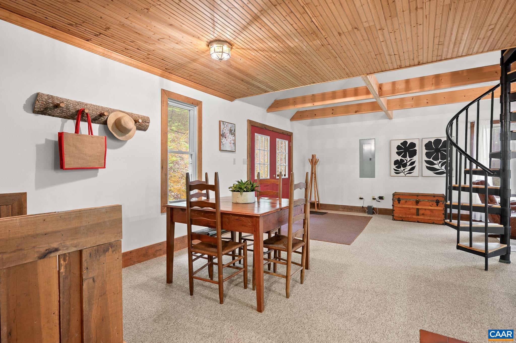 LONG MOUNTAIN - Residential