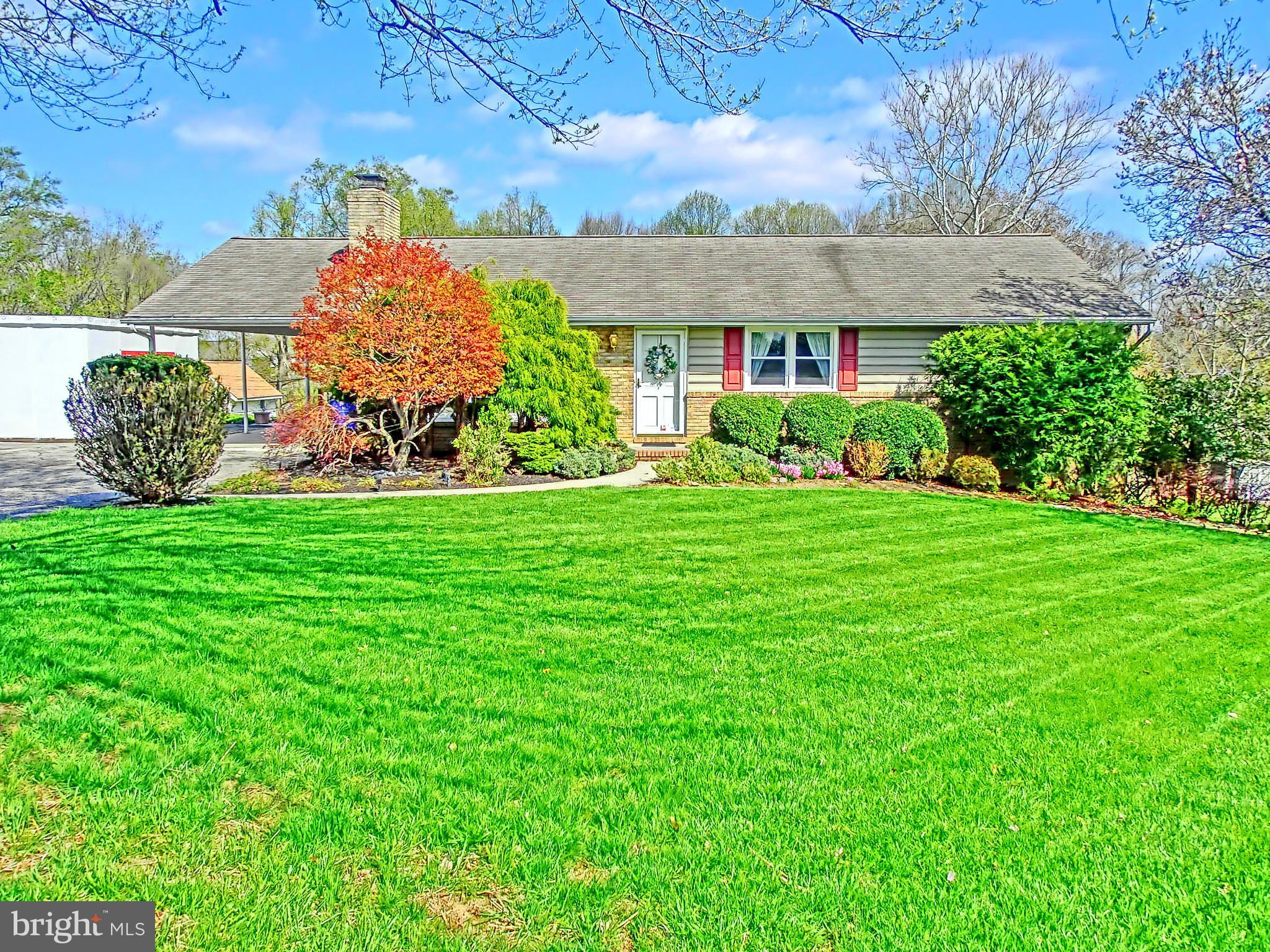 GORGEOUS (MOVE-IN READY) 4BR/3BATH RANCHER ON A PERFECT LOT W/2700+FIN SQ.FT.*OPEN FLOOR PLAN W/LOTS OF LIGHT*NEW GAS FURNACE,A/C UNIT,ENERGY EFF WINDOWS,WATER HEATER*RENOVATED BATHRMS*UPDATED KITCHEN W/ GRANITE ISLAND,DBL OVEN,GAS COOKTOP*FULLY FIN WALK OUT BSMT W/REC RM,4TH BR W/FULL BATH,WORKSHOP,LNDRY RM*LARGE DECK,BRICK PATIO*DBL DRVWY/CARPORT*EASY COMMUTE TO BALT/BWI/FT.MEADE/NSA/DC*NO HOA