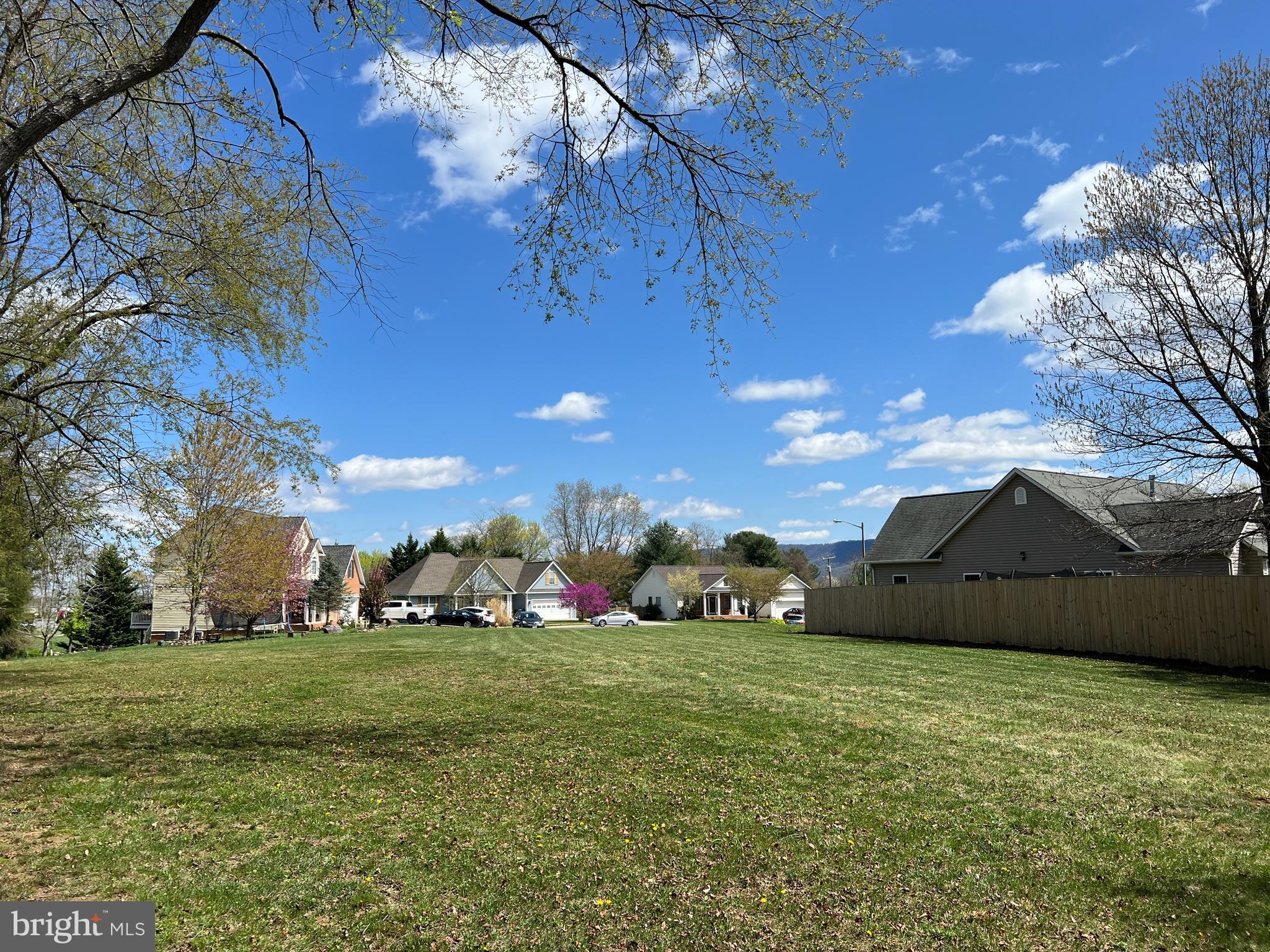 ELISE COURT - Land