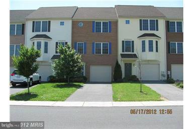 Newly renovated Townhouse in Hammond Mills Subdivision. New paint inside and out, new refrig w/ice maker, new Berbercarpet, vinyl and hardwood floors, recessed lighting, ceiling fans, blinds on all windows, new washer and dryer, and garage dooropener.Three finished levels w/1740 sq ft. New schools within walking distance. Great location for teachers! Close to I81, shoppingand dinning.