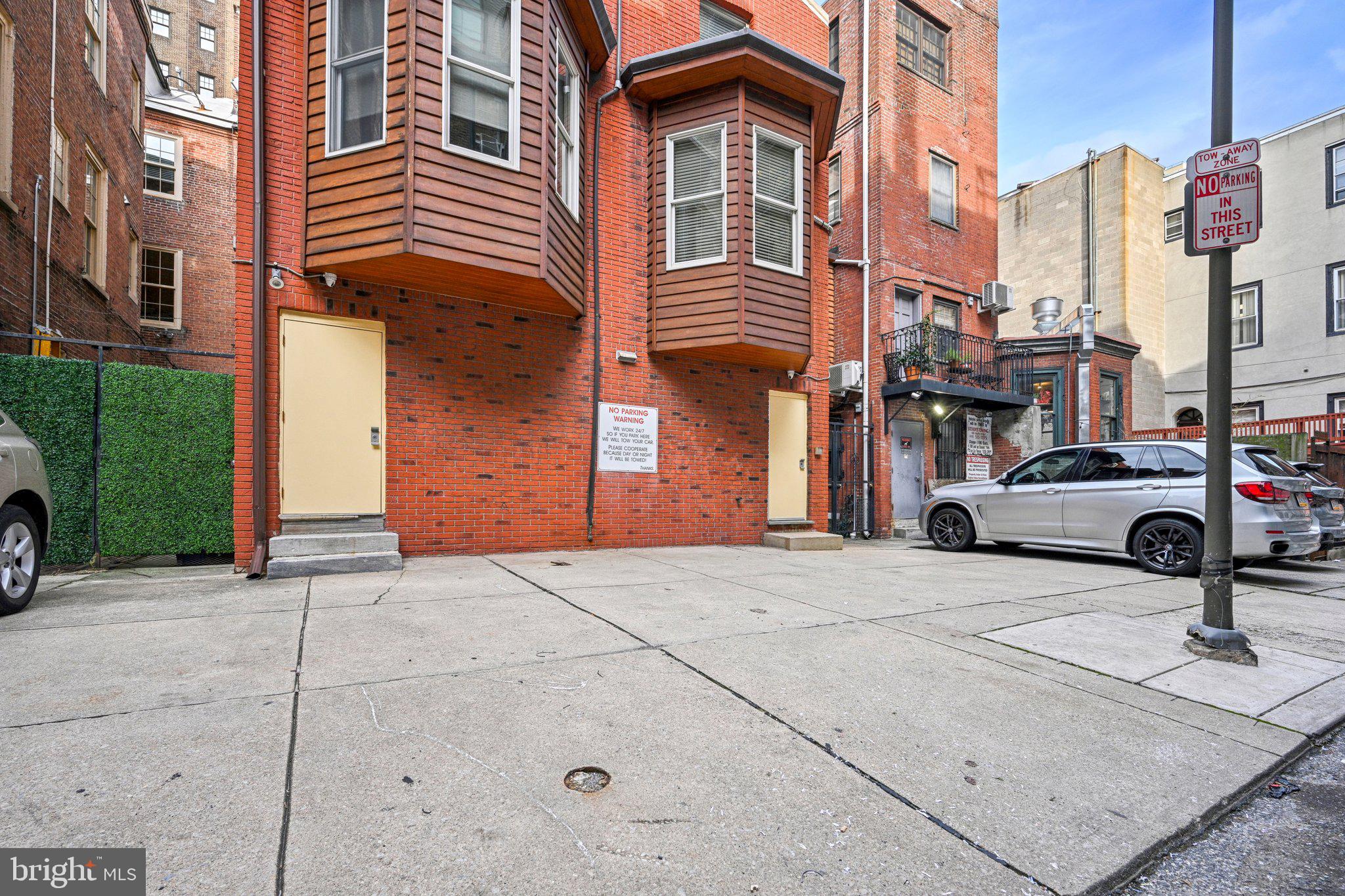 RITTENHOUSE SQUARE - Residential Income