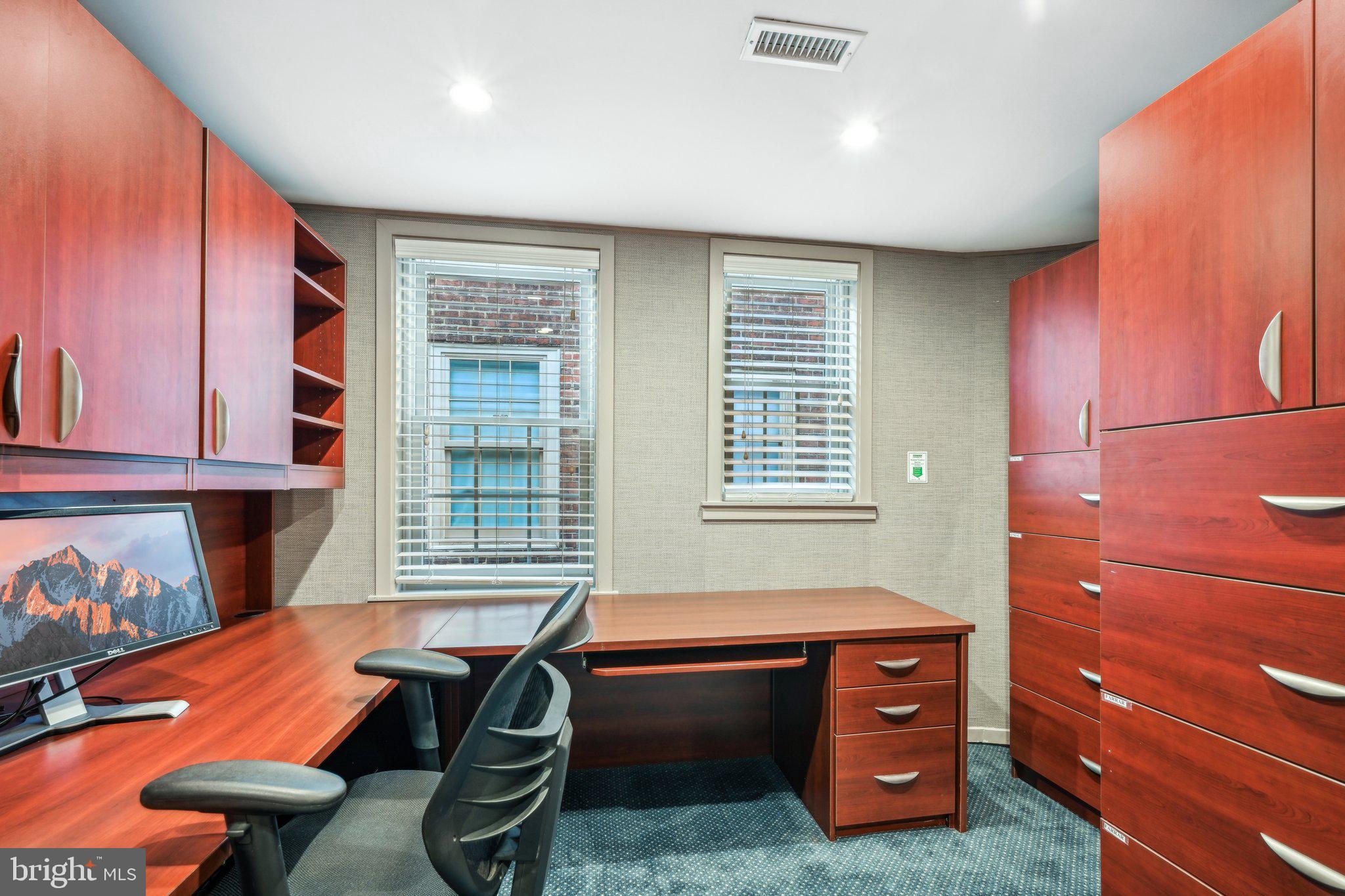 RITTENHOUSE SQUARE - Residential Income