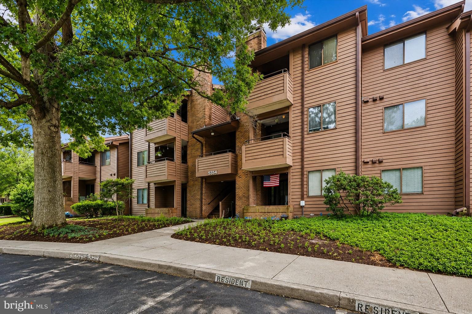 Location isn’t just a feature — it’s a lifestyle, a beautifully updated two-bedroom, two-bath condo in the heart of Columbia.
Inside, you’ll find updated stainless steel appliances, updated countertops, custom paint, luxury vinyl plank flooring, a cozy wood-burning fireplace, and your own private balcony. This one is move in ready,
And the location? You’re within walking distance to the Mall in Columbia, shopping, restaurants, movie theater, Merriweather Post Pavilion, and just minutes from major commuter routes.
Whether you’re buying your first home, downsizing, or looking for an investment, this condo checks all the right boxes. Schedule your private tour today.