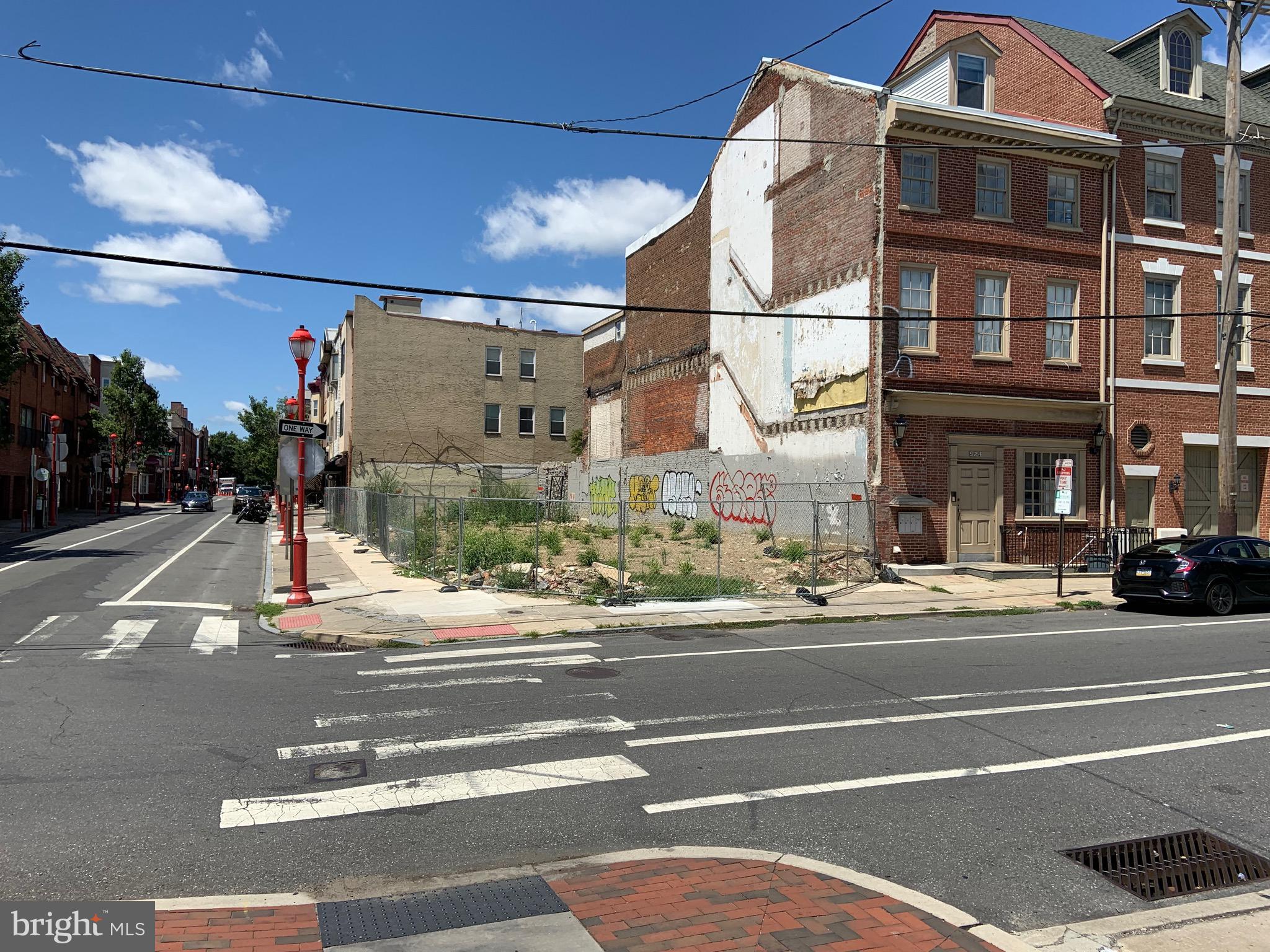 QUEEN VILLAGE - Land