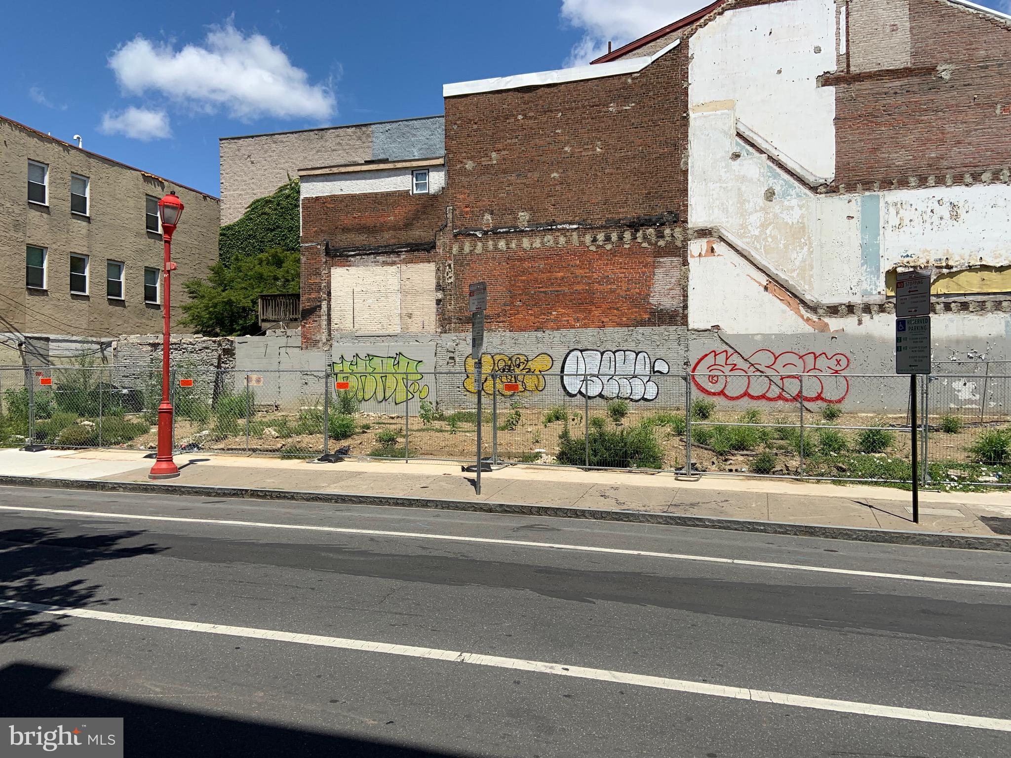 QUEEN VILLAGE - Land