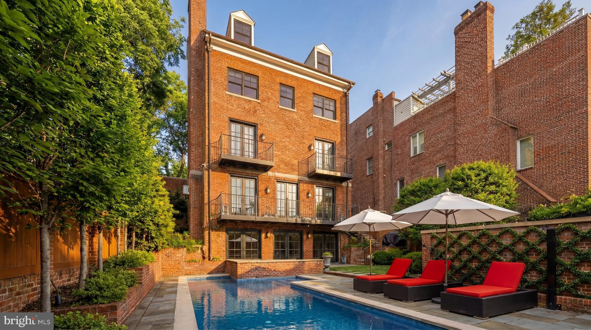 FOXHALL VILLAGE - Residential