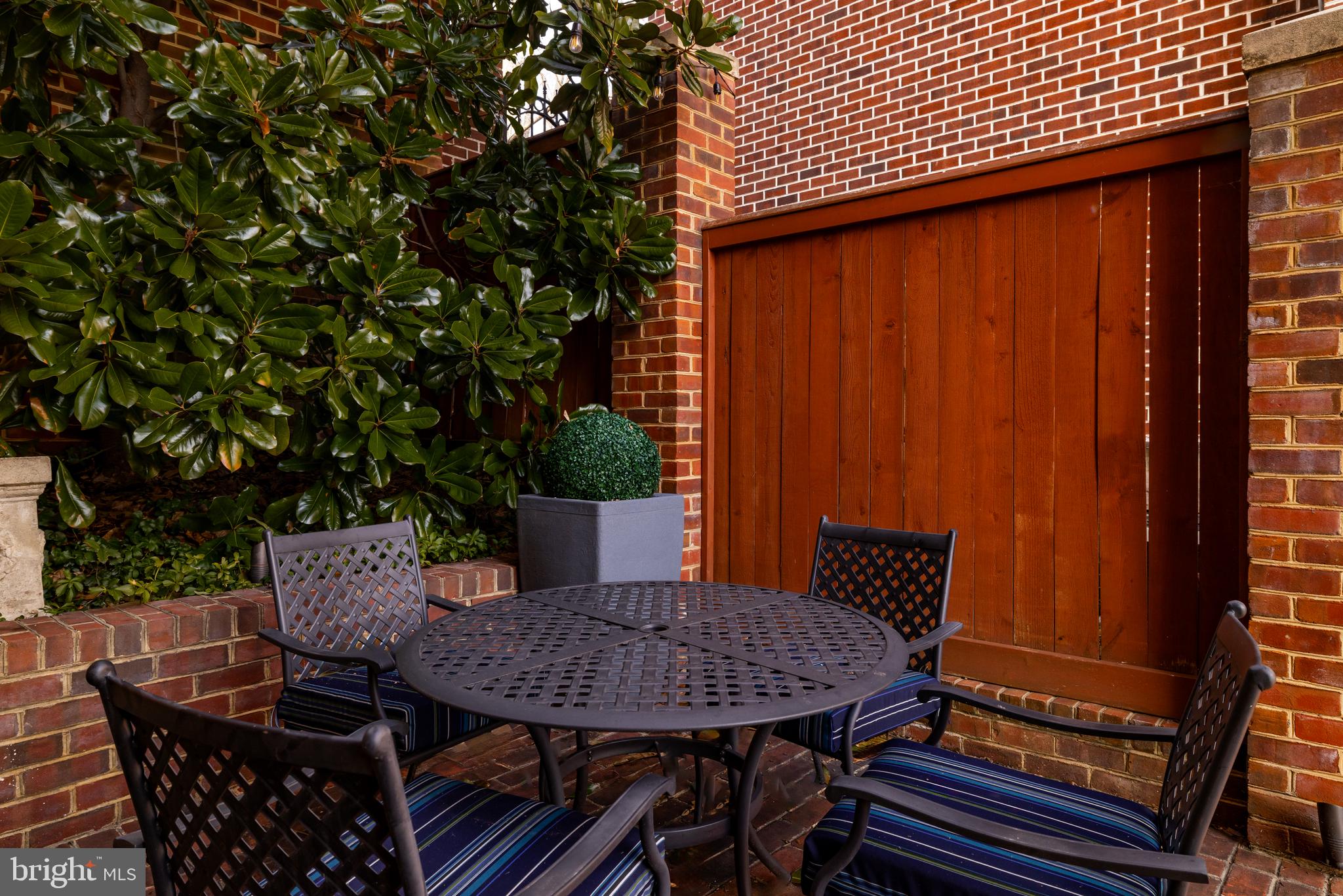 FOXHALL VILLAGE - Residential