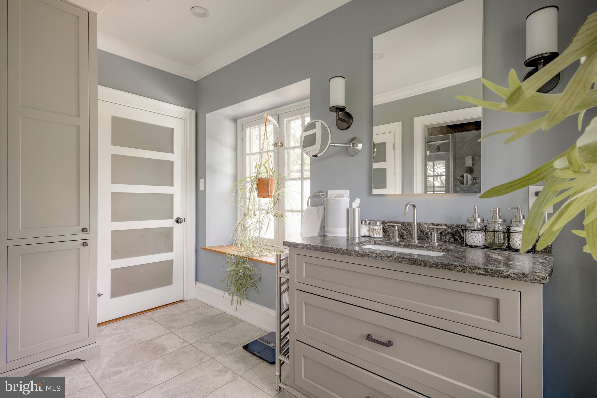 CHESTNUT HILL - Residential