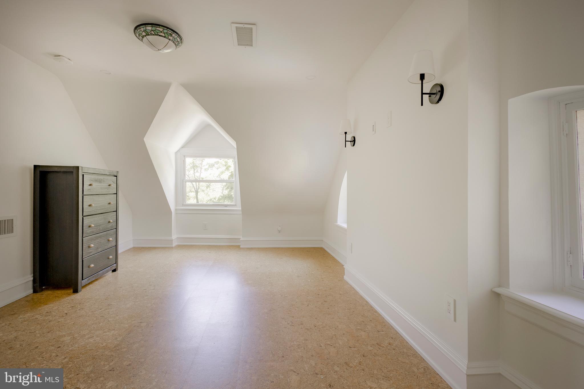 CHESTNUT HILL - Residential