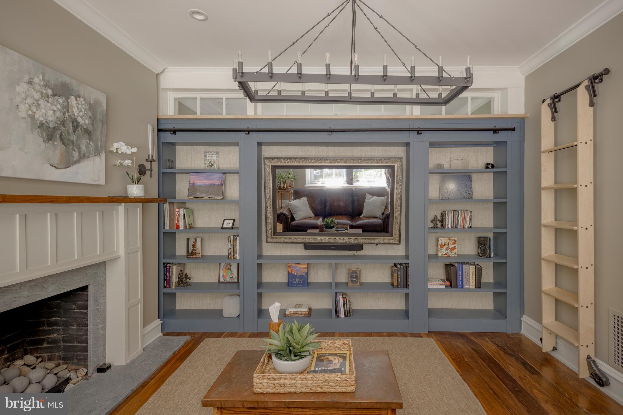 CHESTNUT HILL - Residential